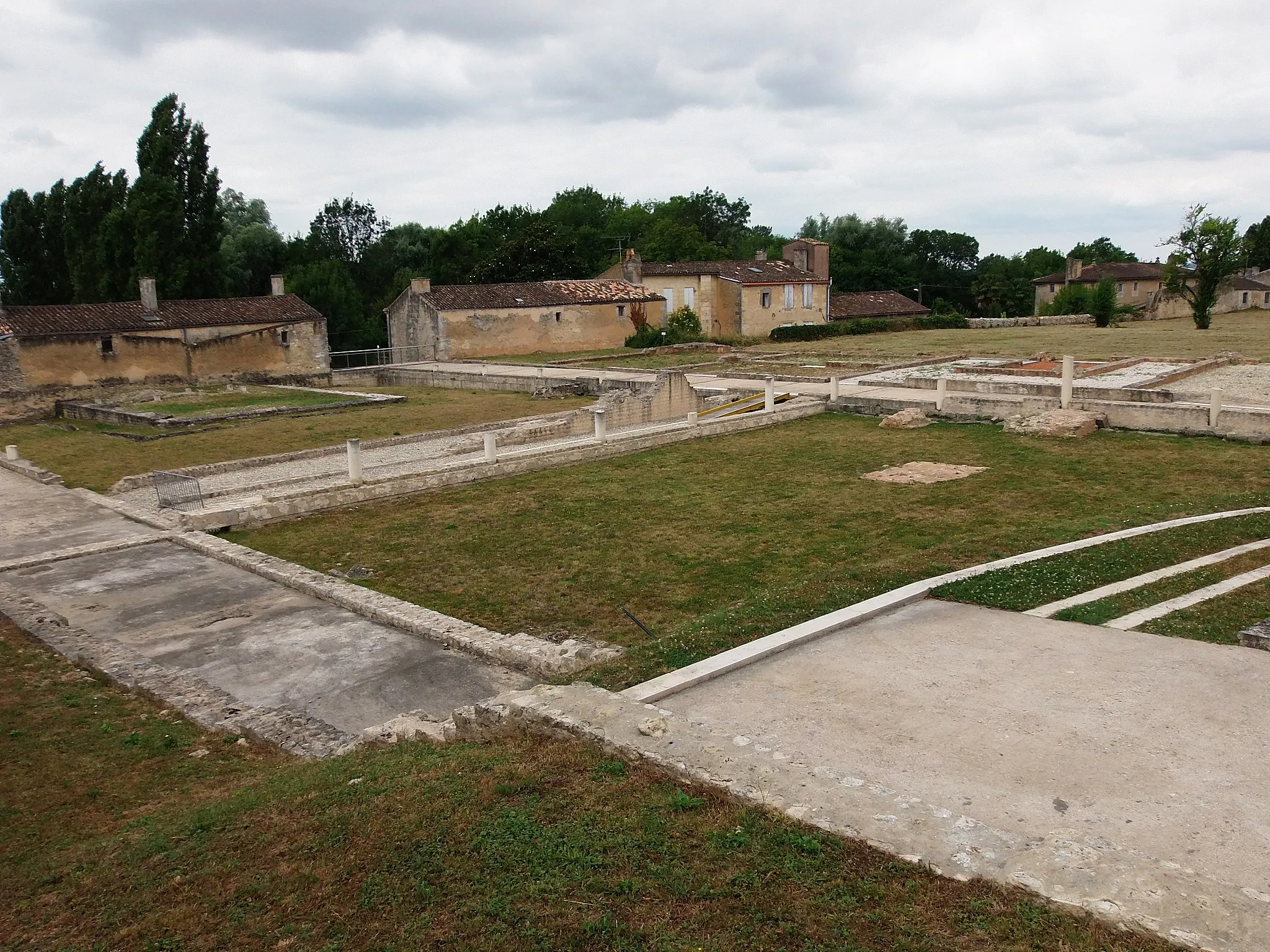 Photo showing: Vestiges de la villa gallo-romaine de Plassac, domaine archéologique départemental de Plasac (Gironde, France). Site classé aux Monuments historiques.