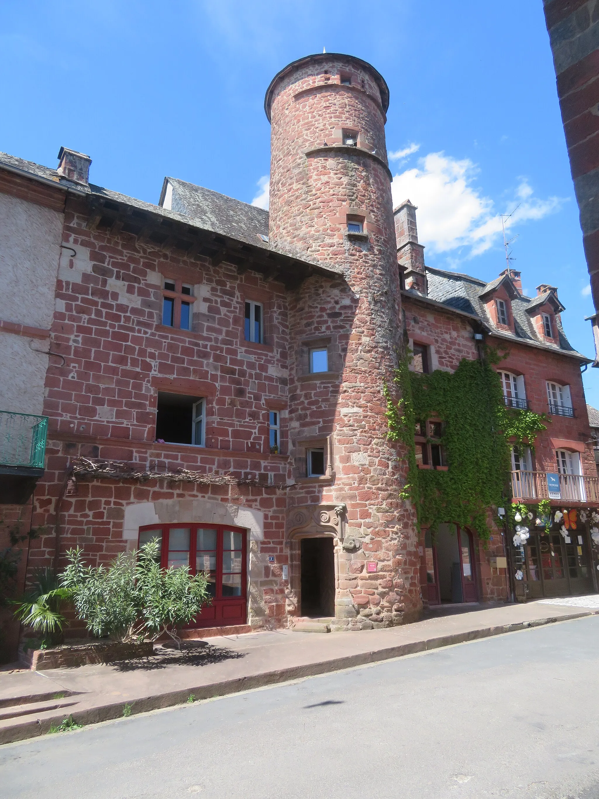 Photo showing: maison avec tourelle à Meyssac