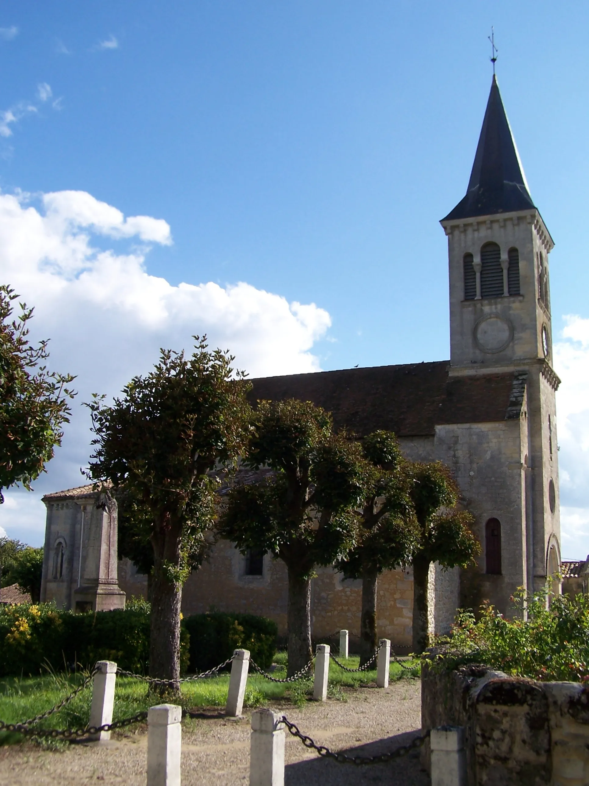 Photo showing: This building is indexed in the base Mérimée, a database of architectural heritage maintained by the French Ministry of Culture, under the reference PA00083593 .