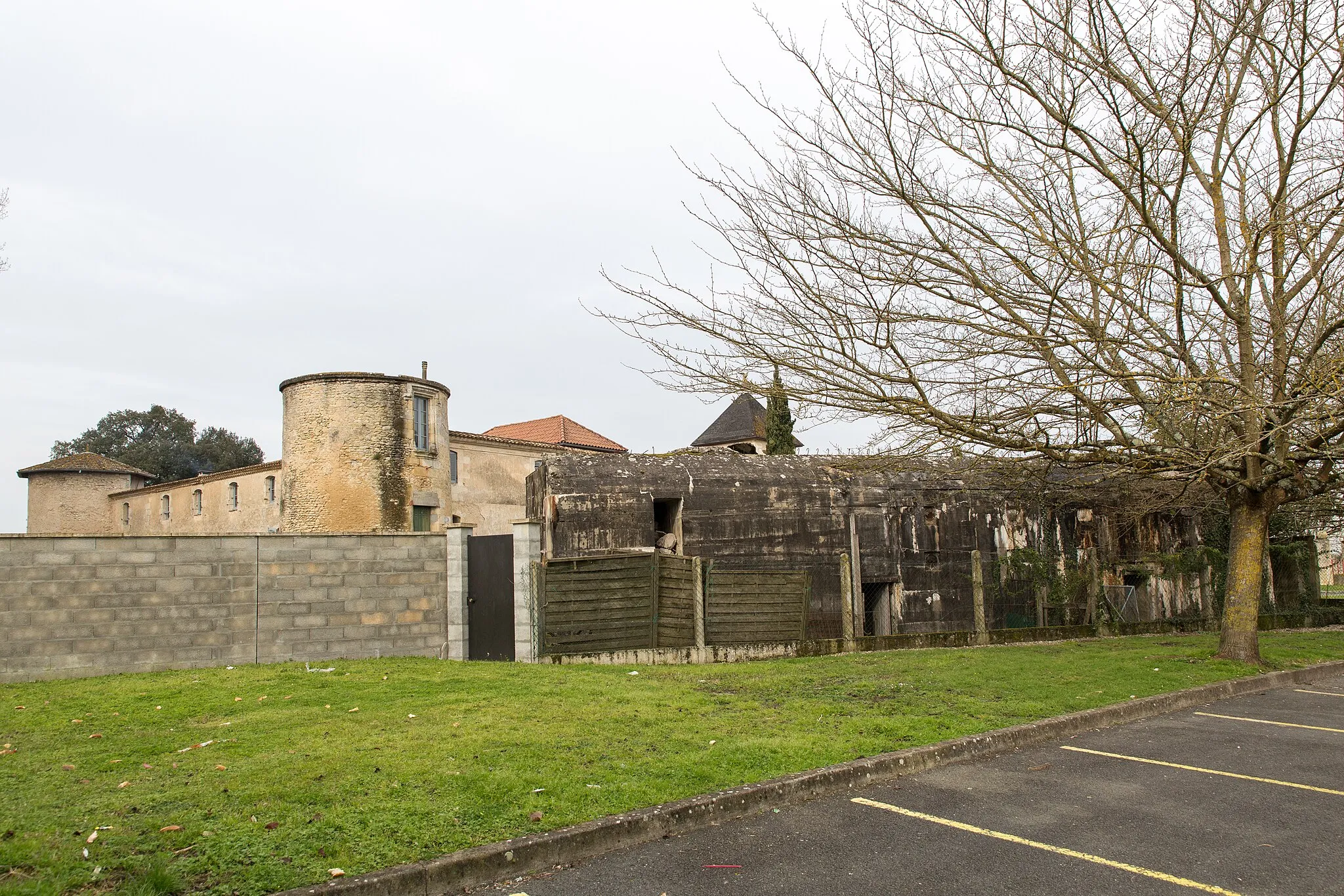 Photo showing: Blockhaus et château de Gajac