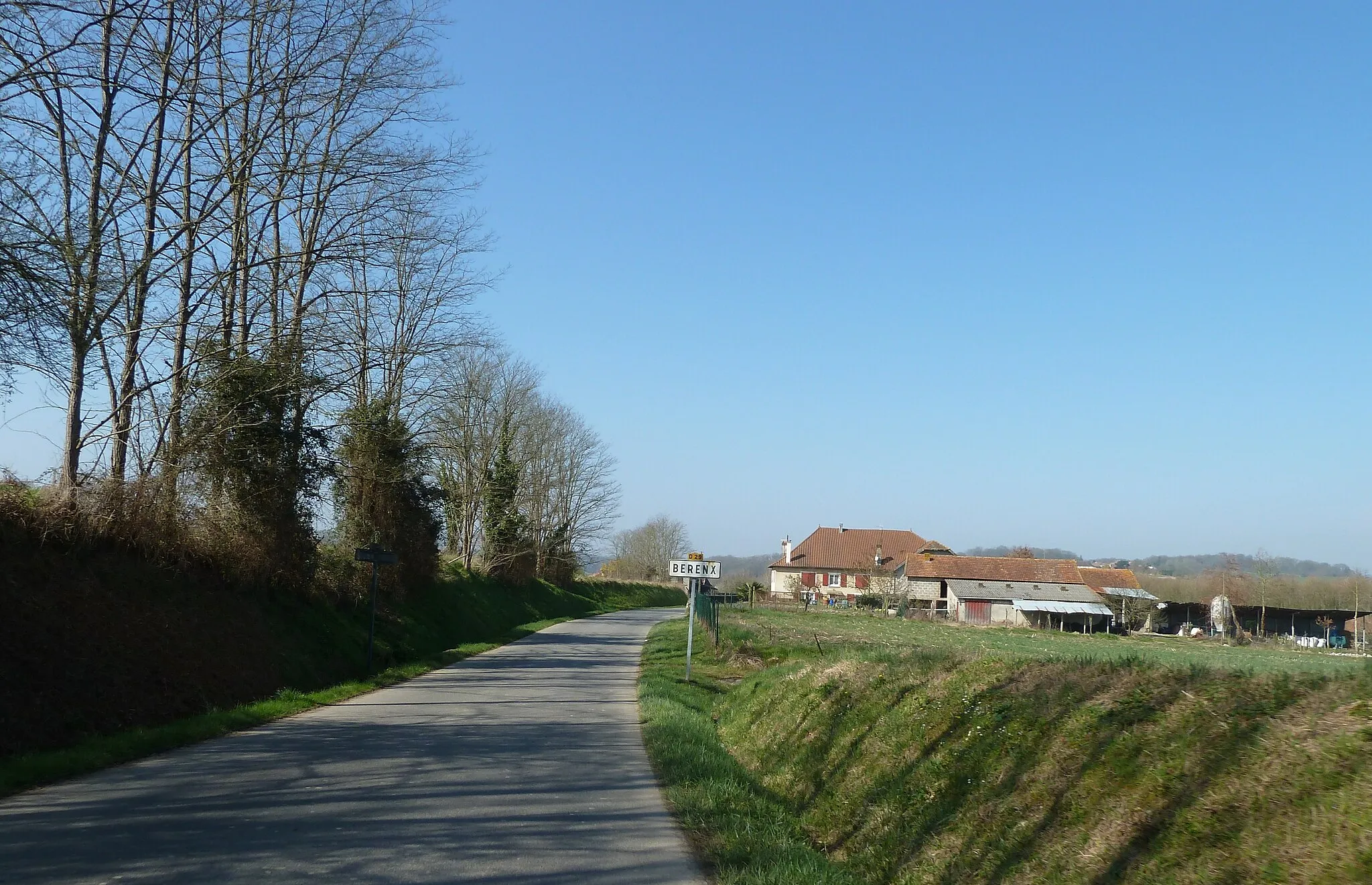 Photo showing: Entrée dans Bérenx