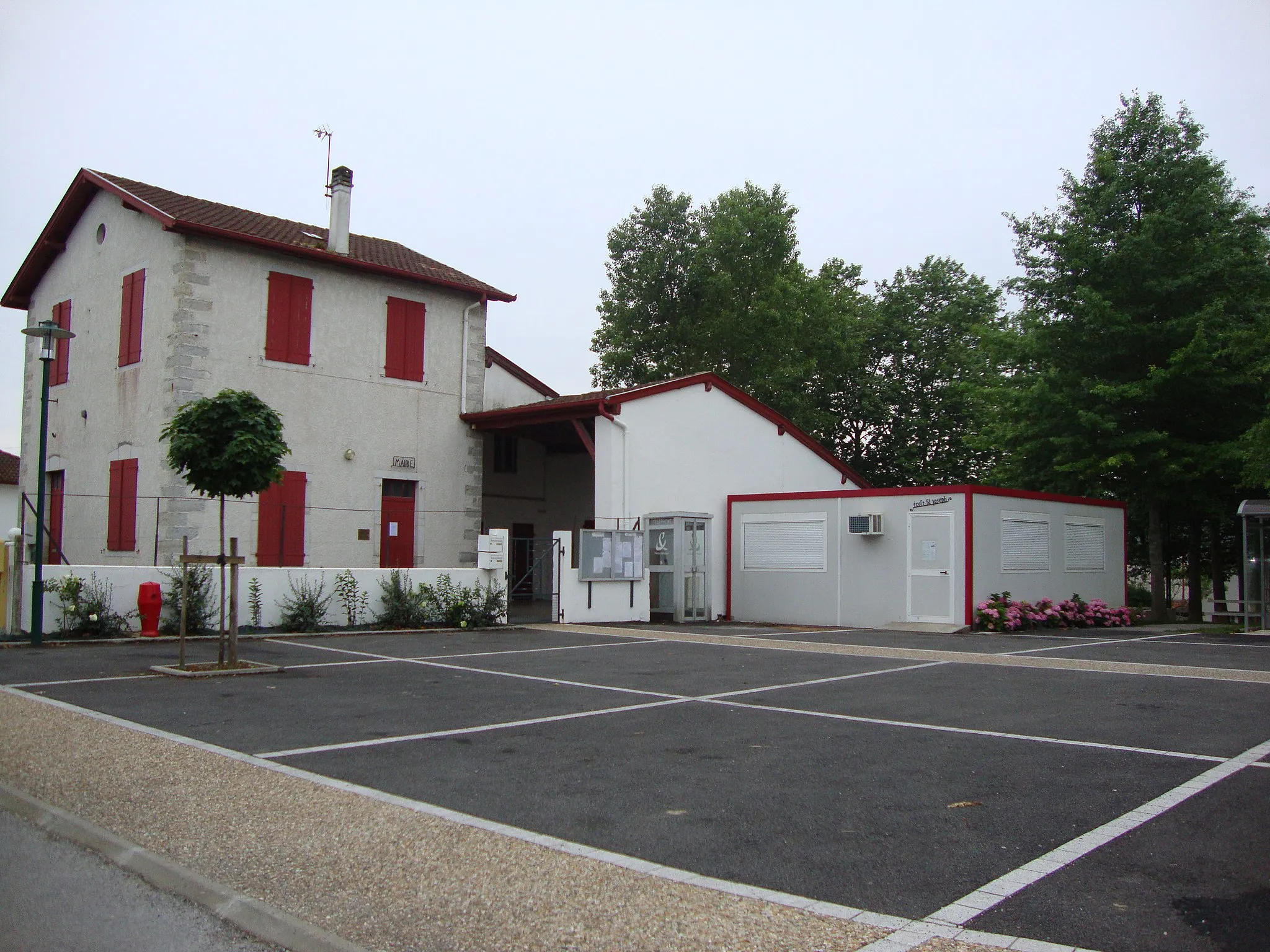 Photo showing: Béhasque-Lapiste (Pyr-Atl,_Fr) town hall in Béhasque.