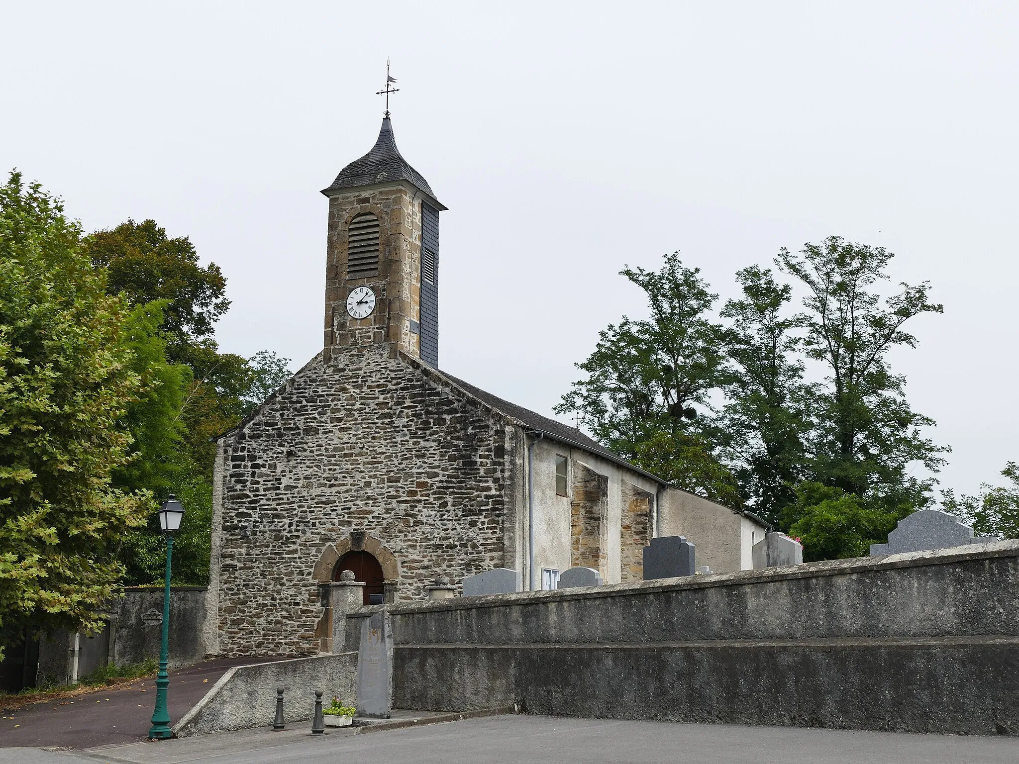 Photo showing: Sainte-Catherine's church in Susmiou (Pyrénées-Atlantiques, Nouvelle-Aquitaine, France).