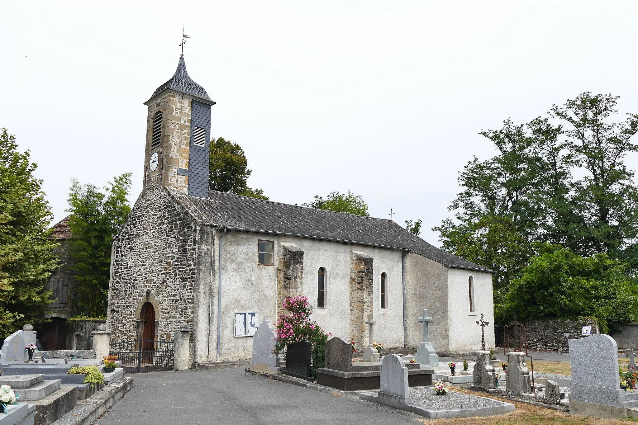 Photo showing: Sainte-Catherine's church in Susmiou (Pyrénées-Atlantiques, Nouvelle-Aquitaine, France).