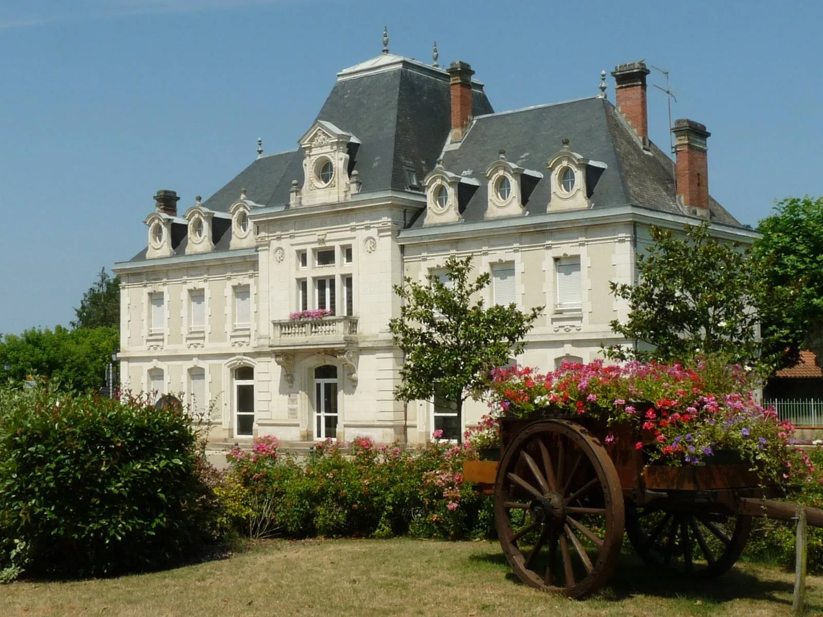 Photo showing: mairie de Labrit, Landes, France