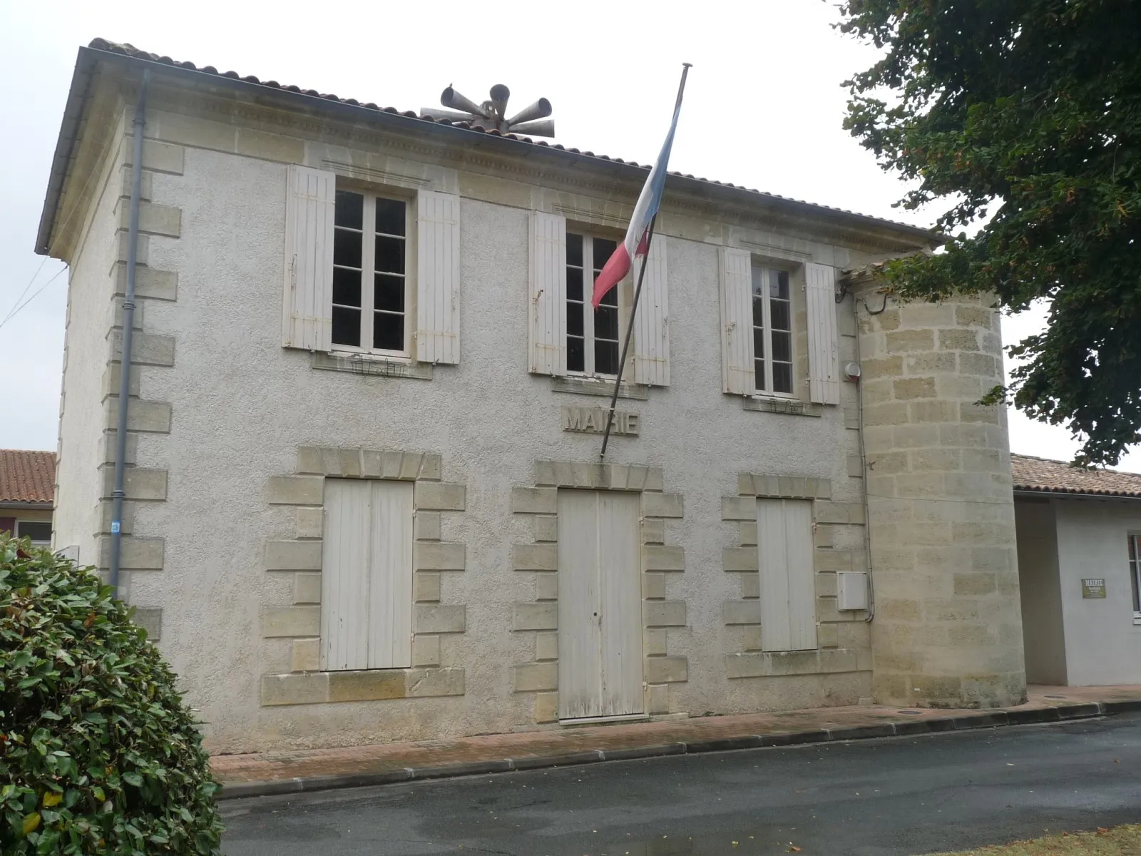 Photo showing: Mairie de Saugon,Gironde, France