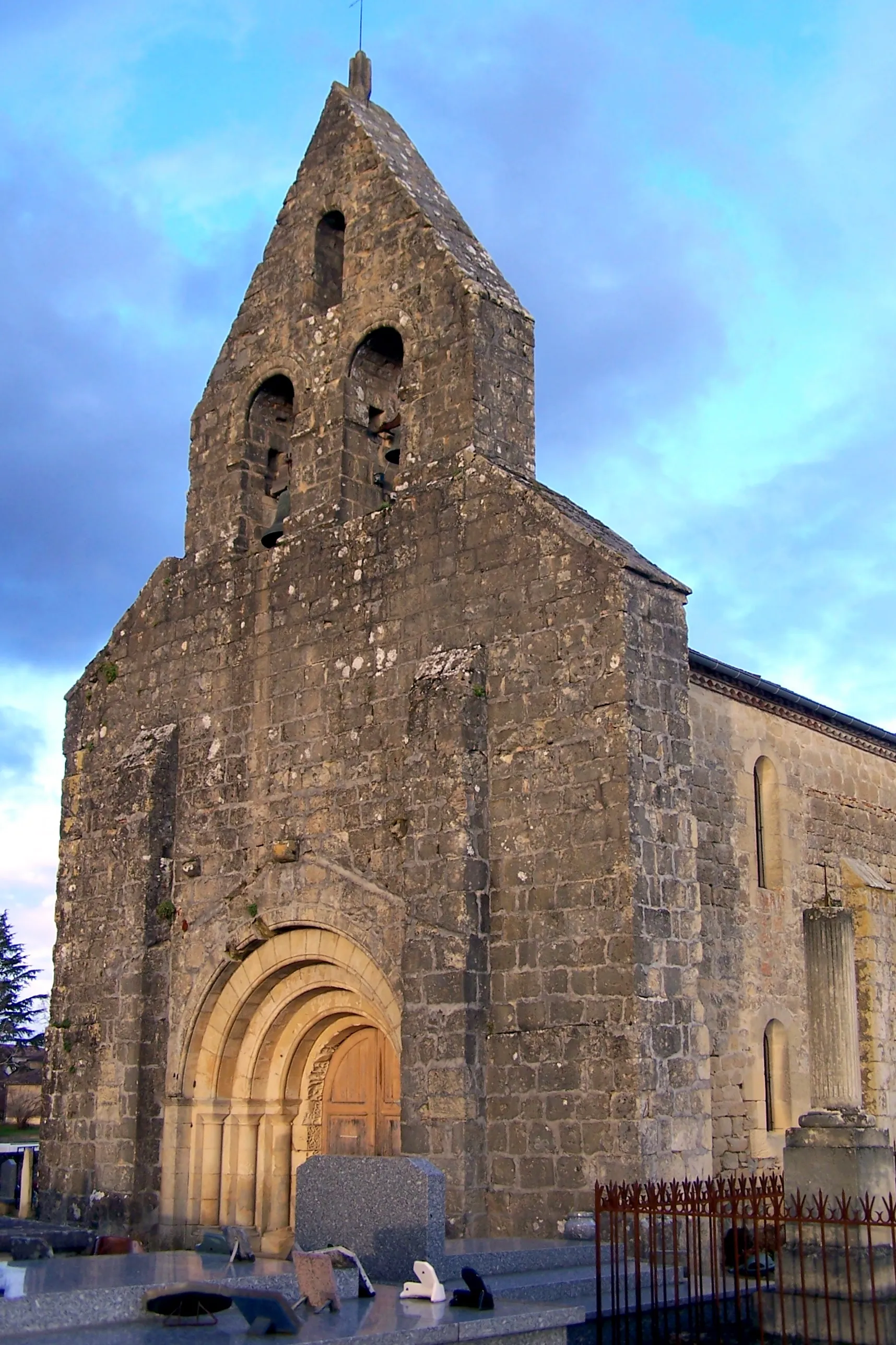 Photo showing: Church of Saint-Sulpice-de-Pommiers (Gironde, France)