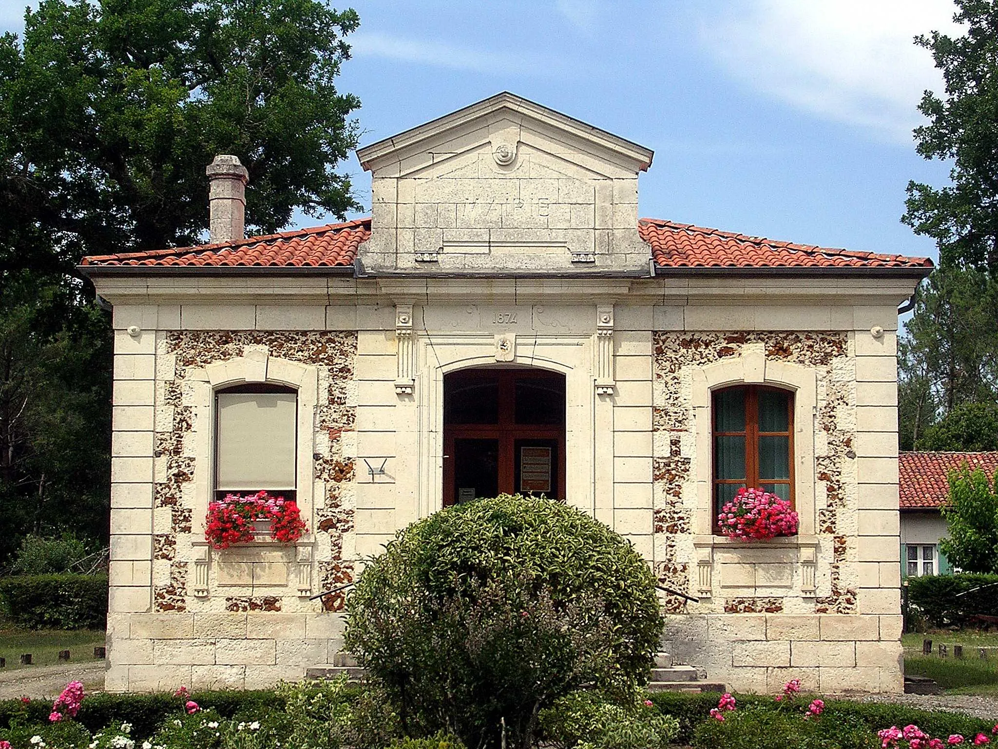 Photo showing: Mairie d'Uza, dans le département français des Landes