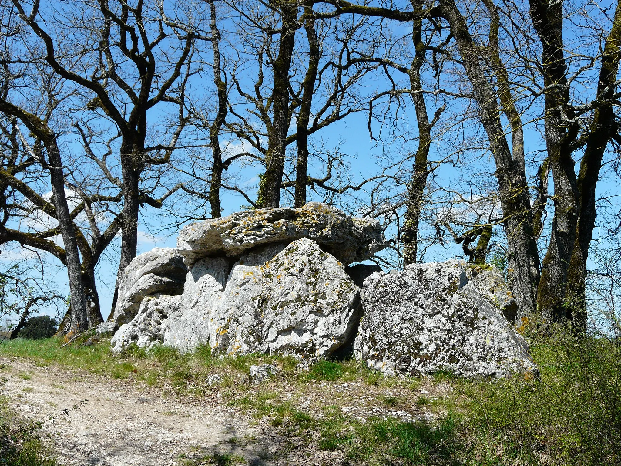 Photo showing: L'allée couverte du Blanc, Nojals-et-Clotte, Dordogne, France.