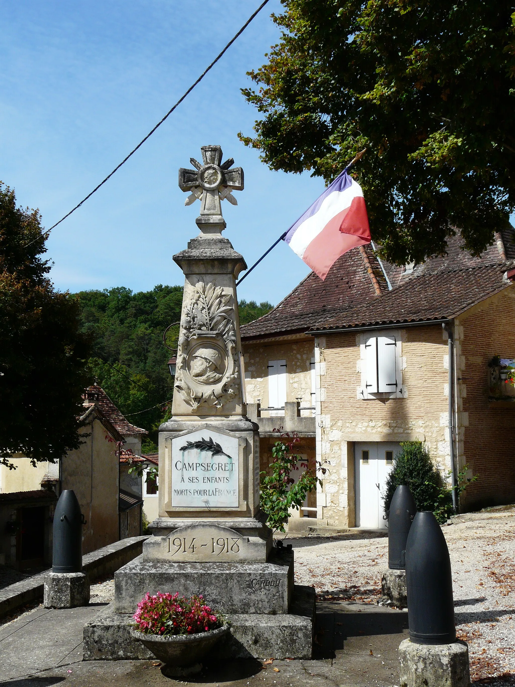 Photo showing: Le monument aux morts de Campsegret, Dordogne, France.