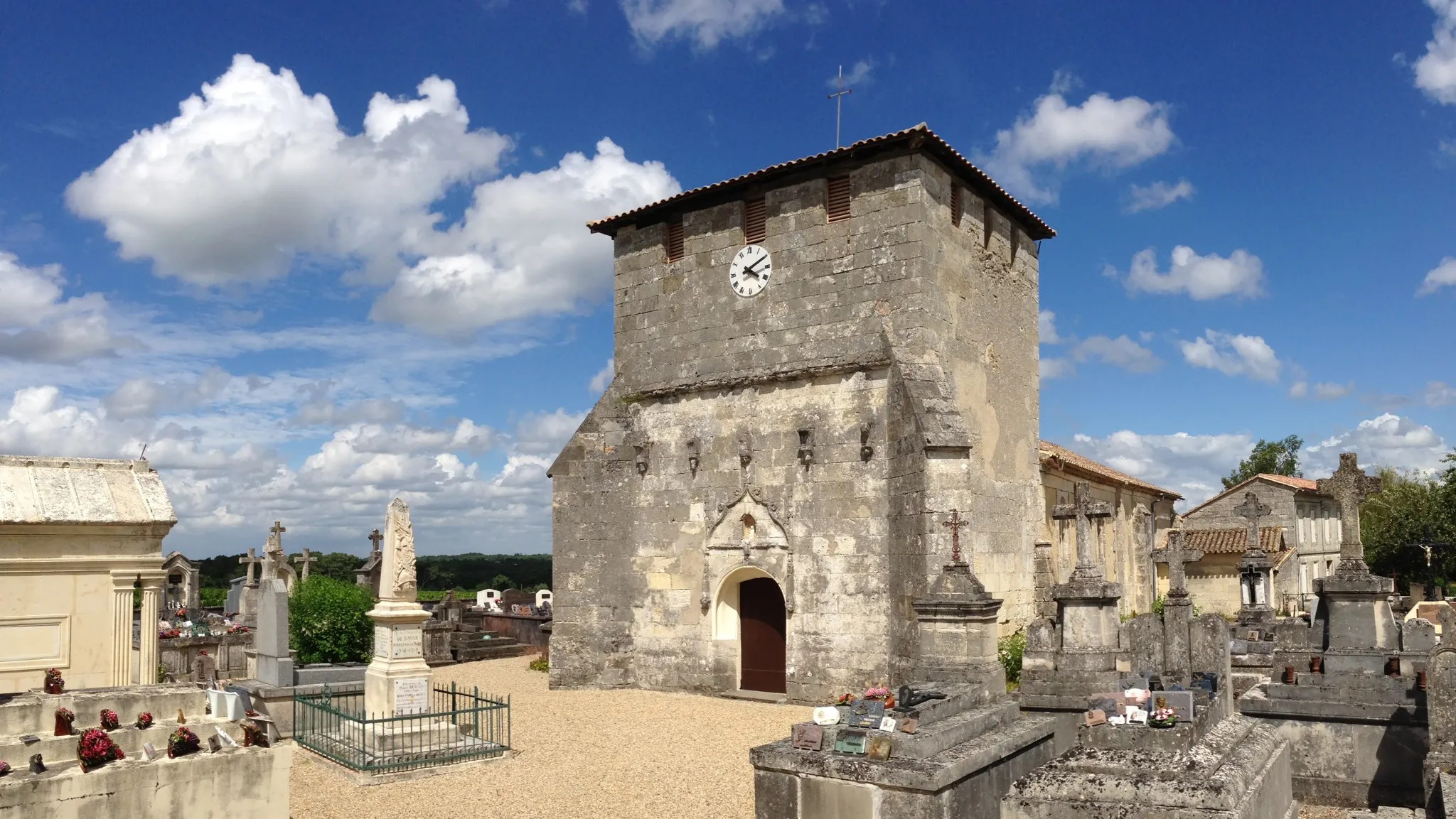 Photo showing: Eglise Ste Croix de Bayas, Gironde - France - Juillet 2013