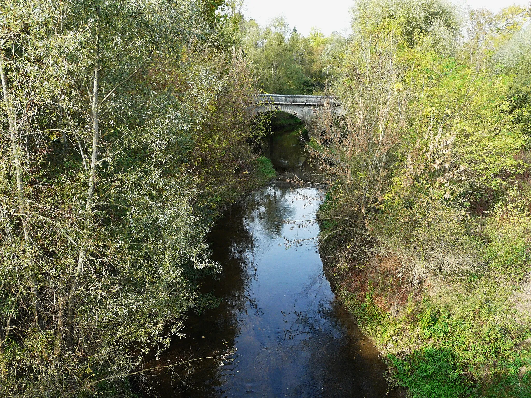 Photo showing: Le Lary à 800 mètres de sa confluence avec l'Isle, Guîtres, Gironde, France