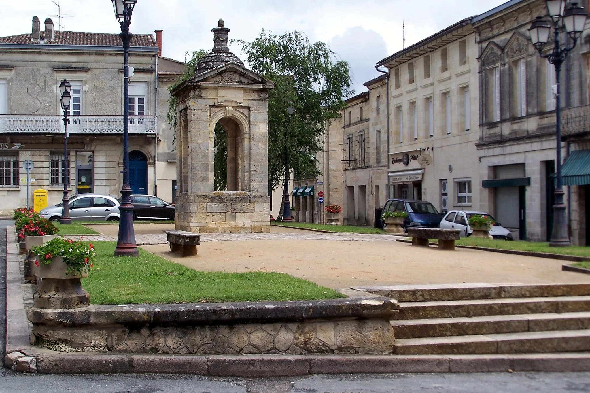 Photo showing: Water well Henri IV of Guîtres (Gironde, France)
