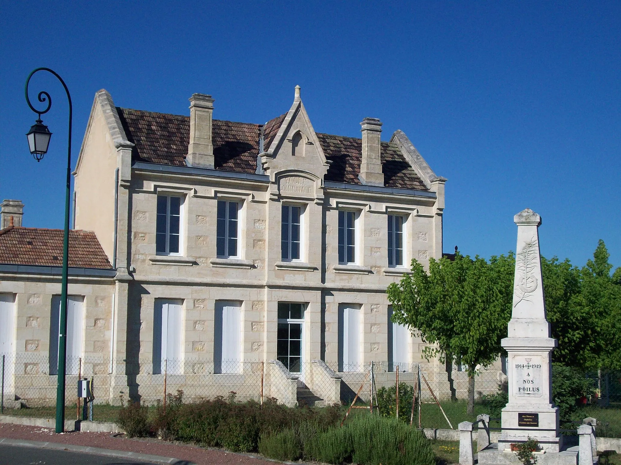 Photo showing: Ecole communale