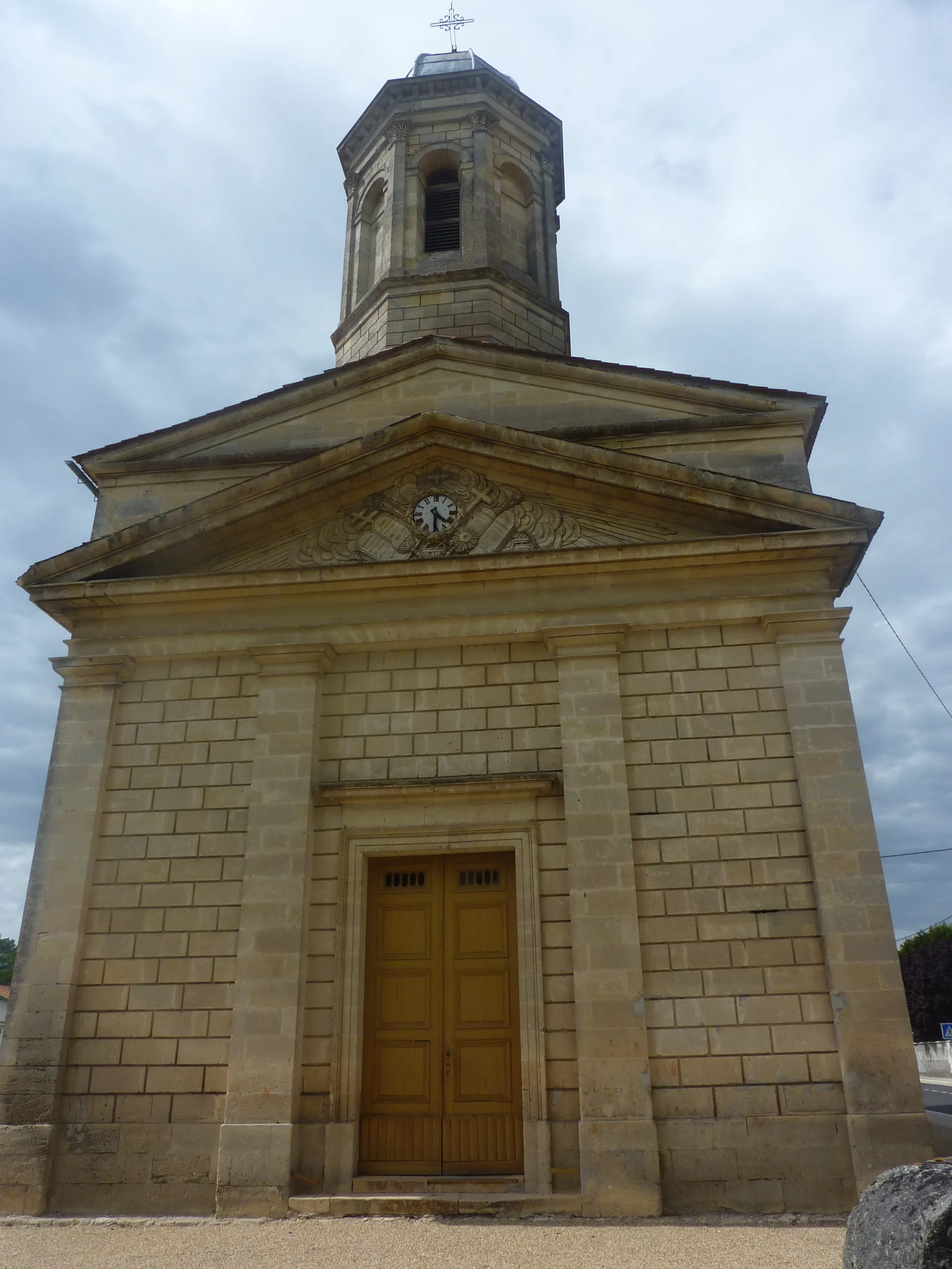 Photo showing: Church of Arcins, Gironde, France