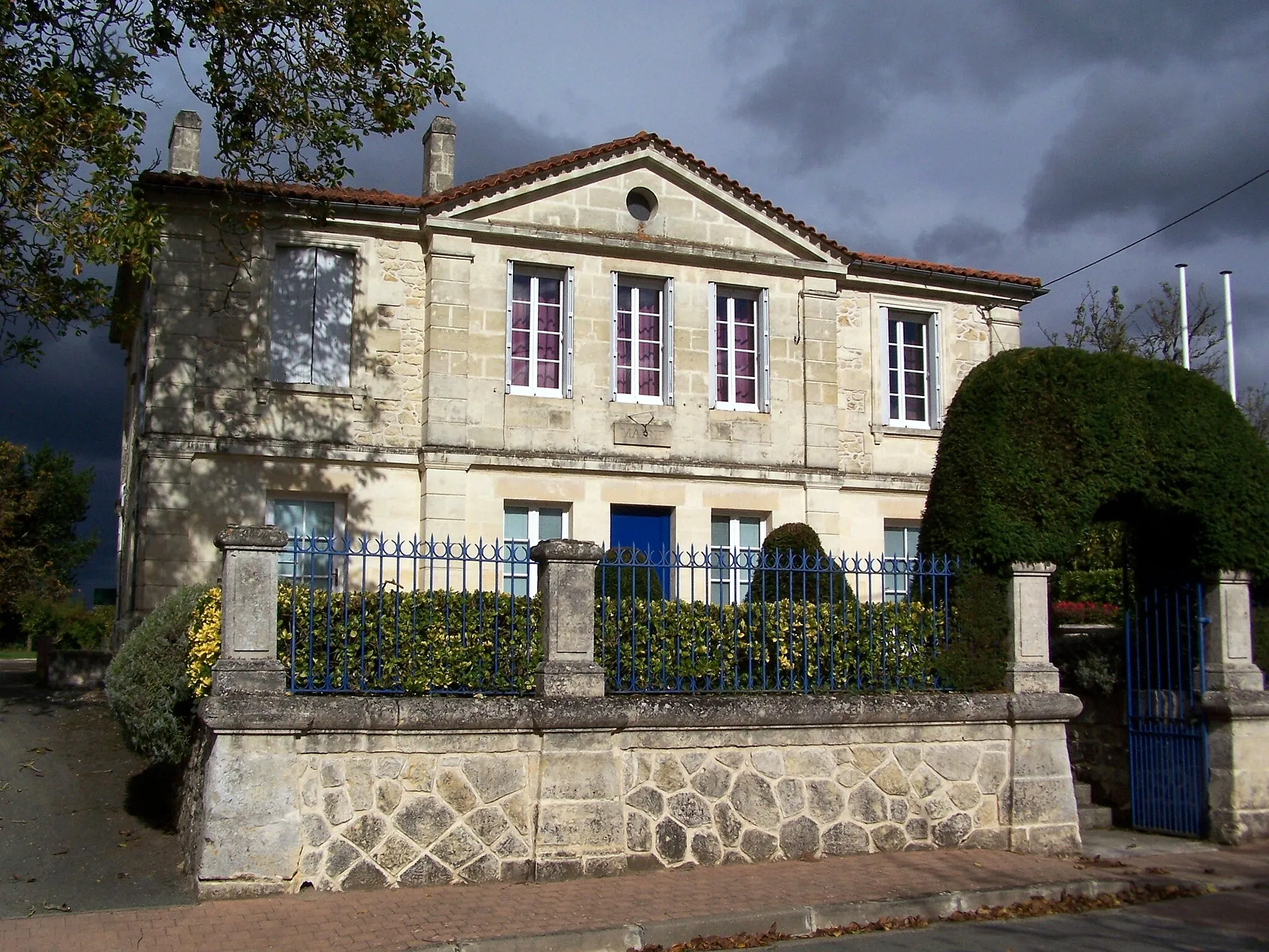 Photo showing: Town hall of Lugasson (Gironde, France)