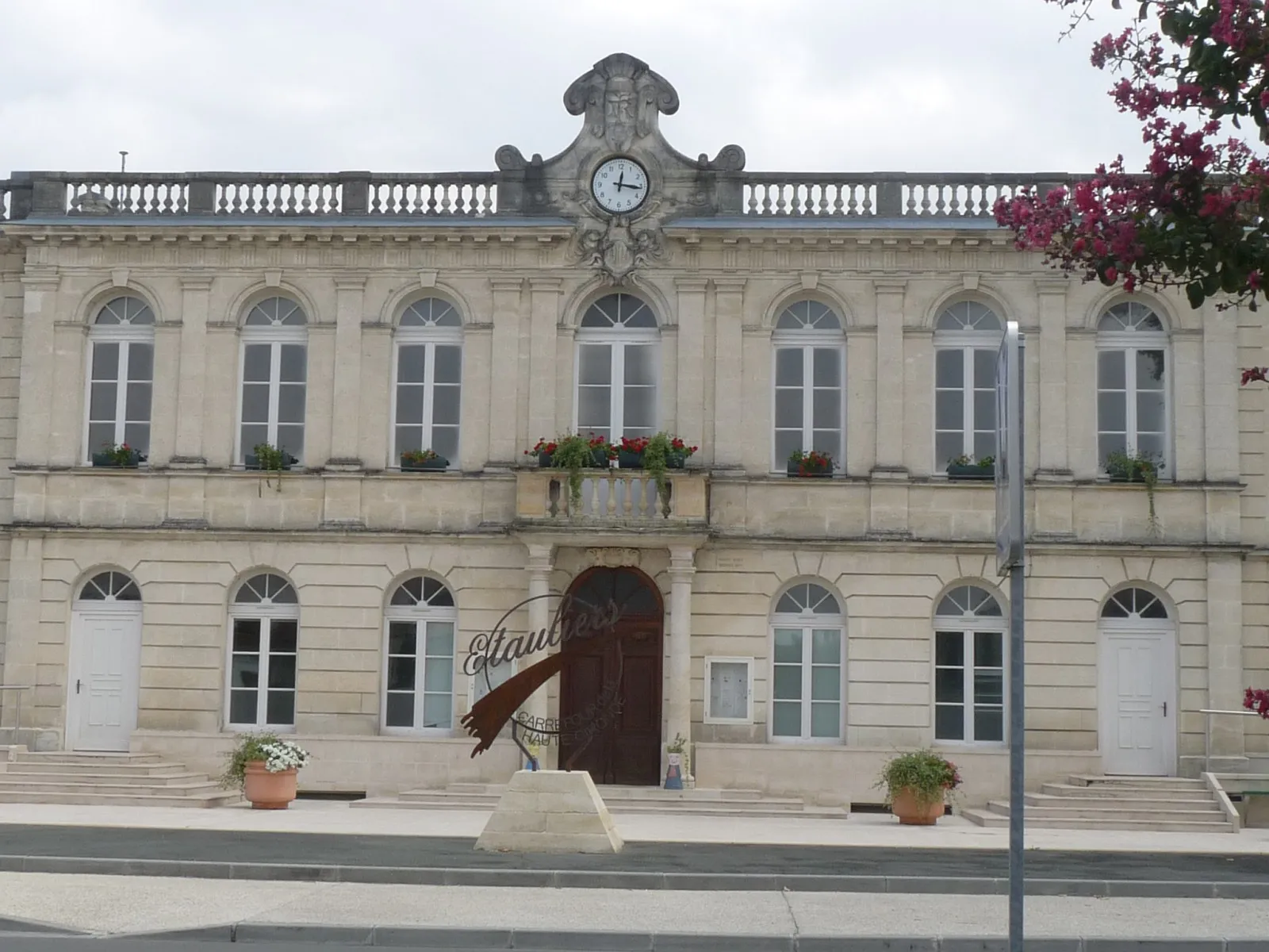Photo showing: Hôtel de ville, Étauliers,Gironde, France