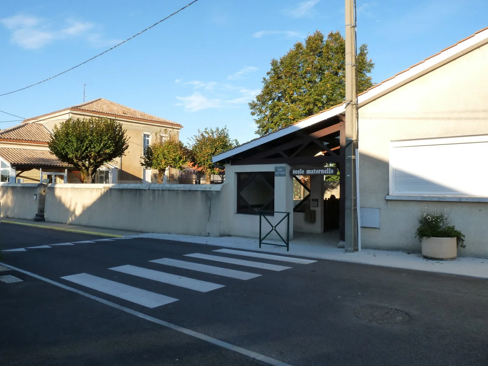 Photo showing: Ecole, Mazion, Gironde, France