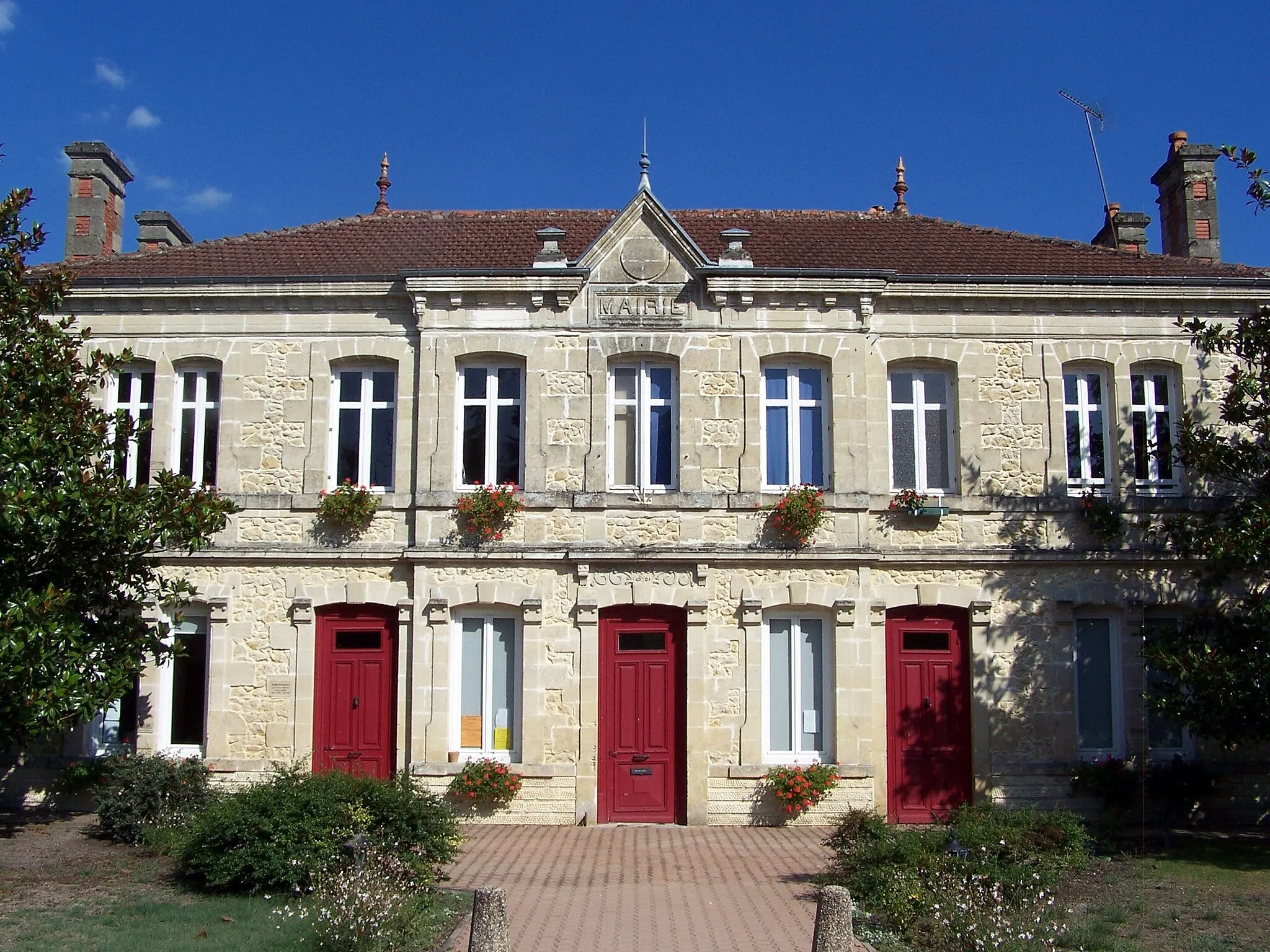 Photo showing: Town hall of Balizac (Gironde, France)