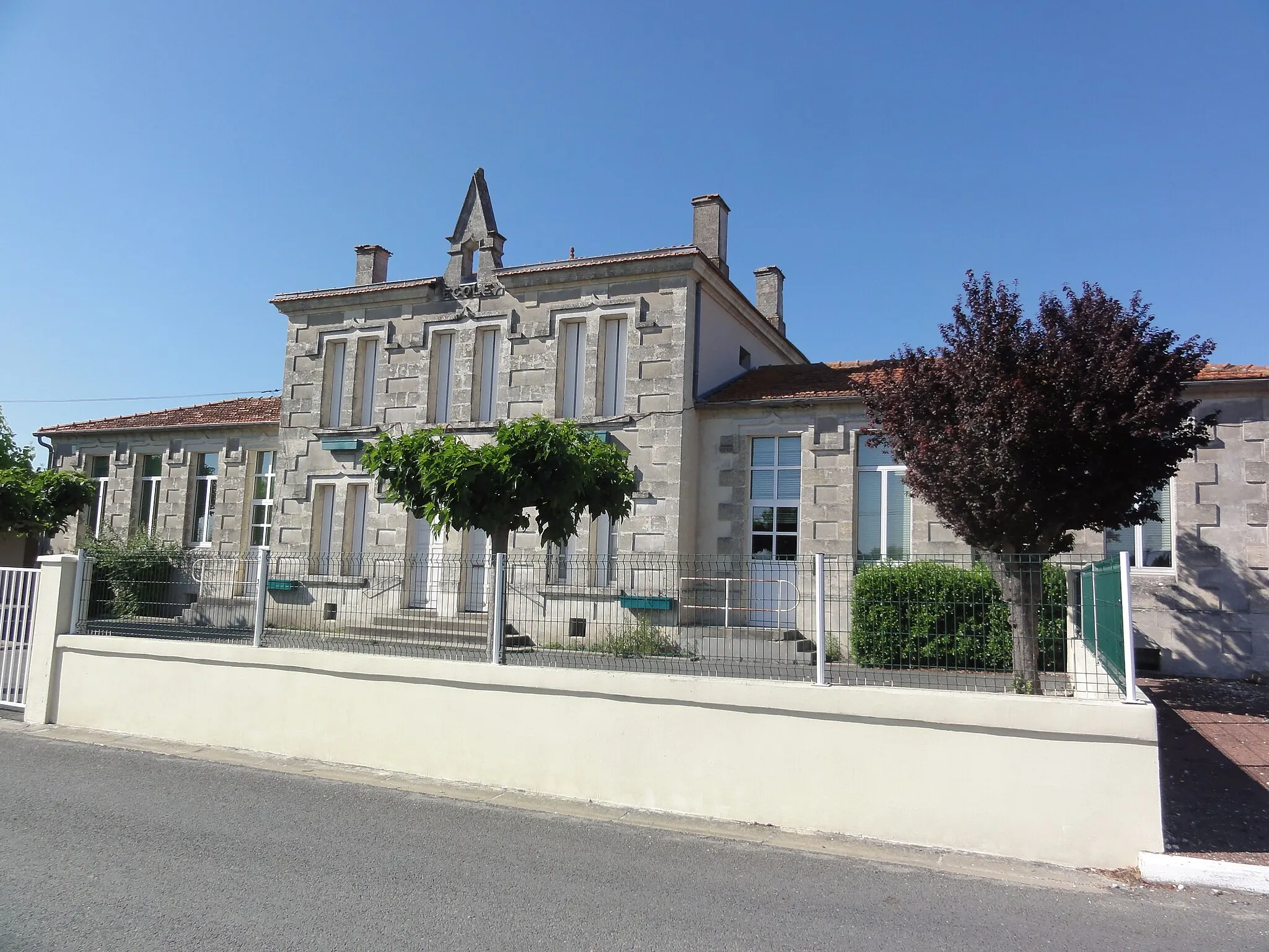 Photo showing: Saint-Genès-de-Blaye (Gironde) mairie