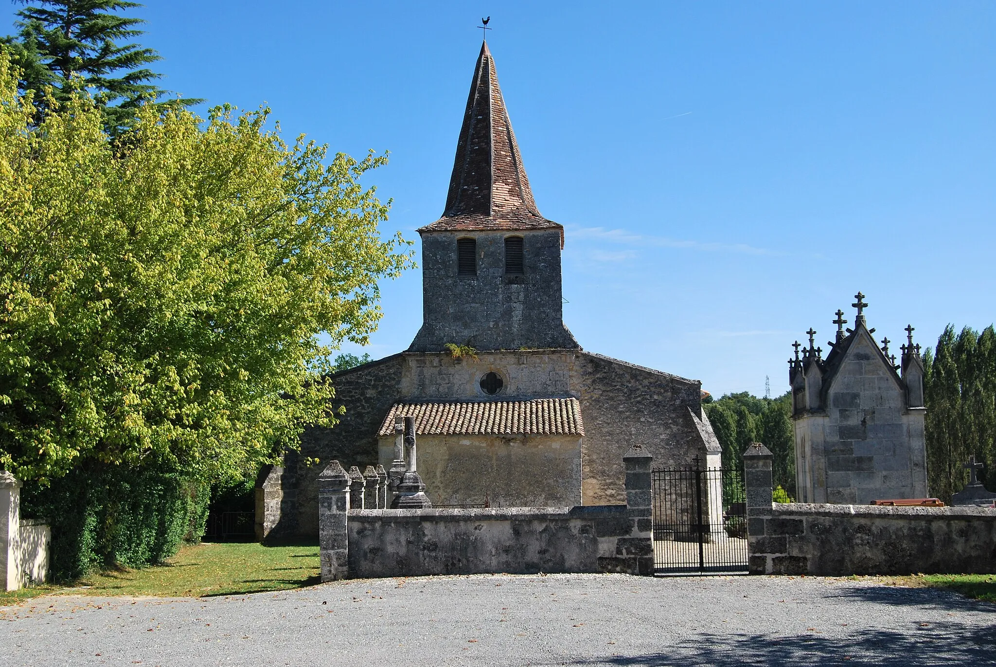 Photo showing: This building is indexed in the base Mérimée, a database of architectural heritage maintained by the French Ministry of Culture, under the reference PA00083719 .