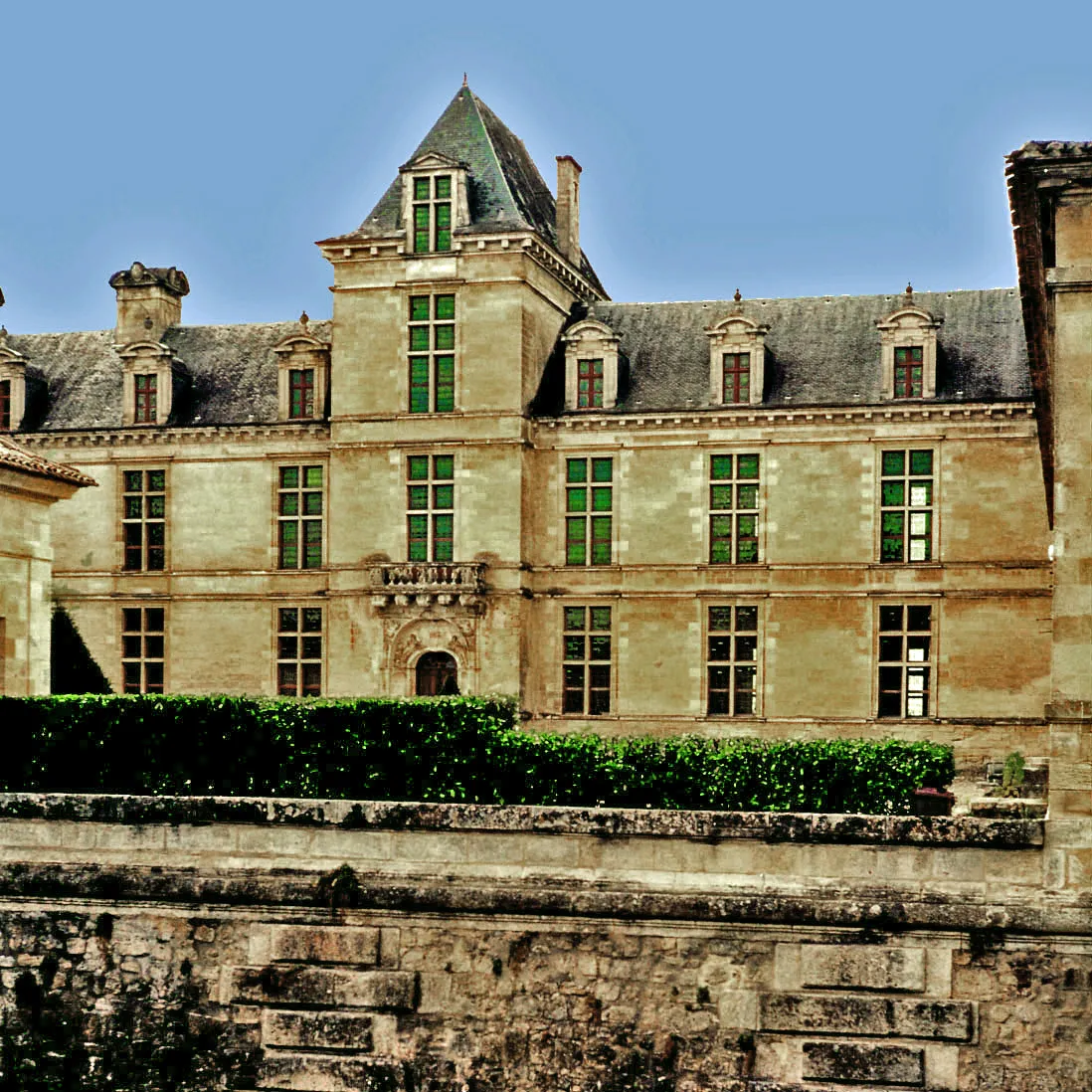 Photo showing: This building is classé au titre des monuments historiques de la France. It is indexed in the base Mérimée, a database of architectural heritage maintained by the French Ministry of Culture, under the references PA00083500 and IA33000088 .