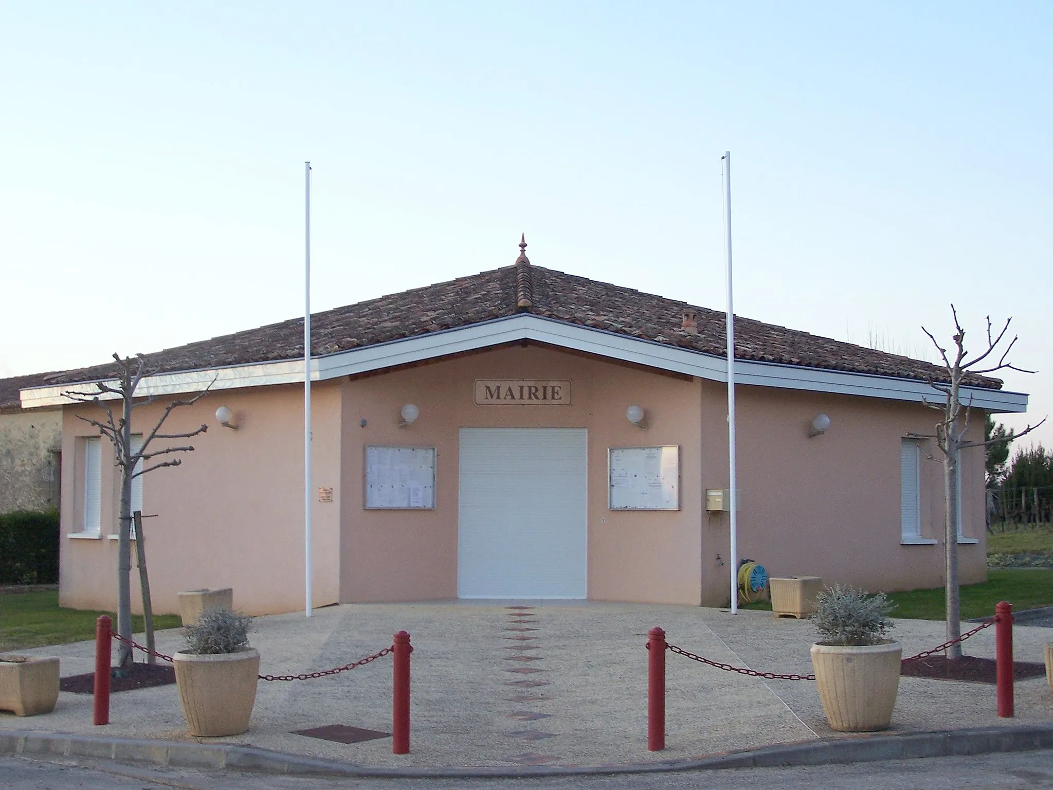 Photo showing: Town hall of Saint-Michel-de-Lapujade (Gironde, France)