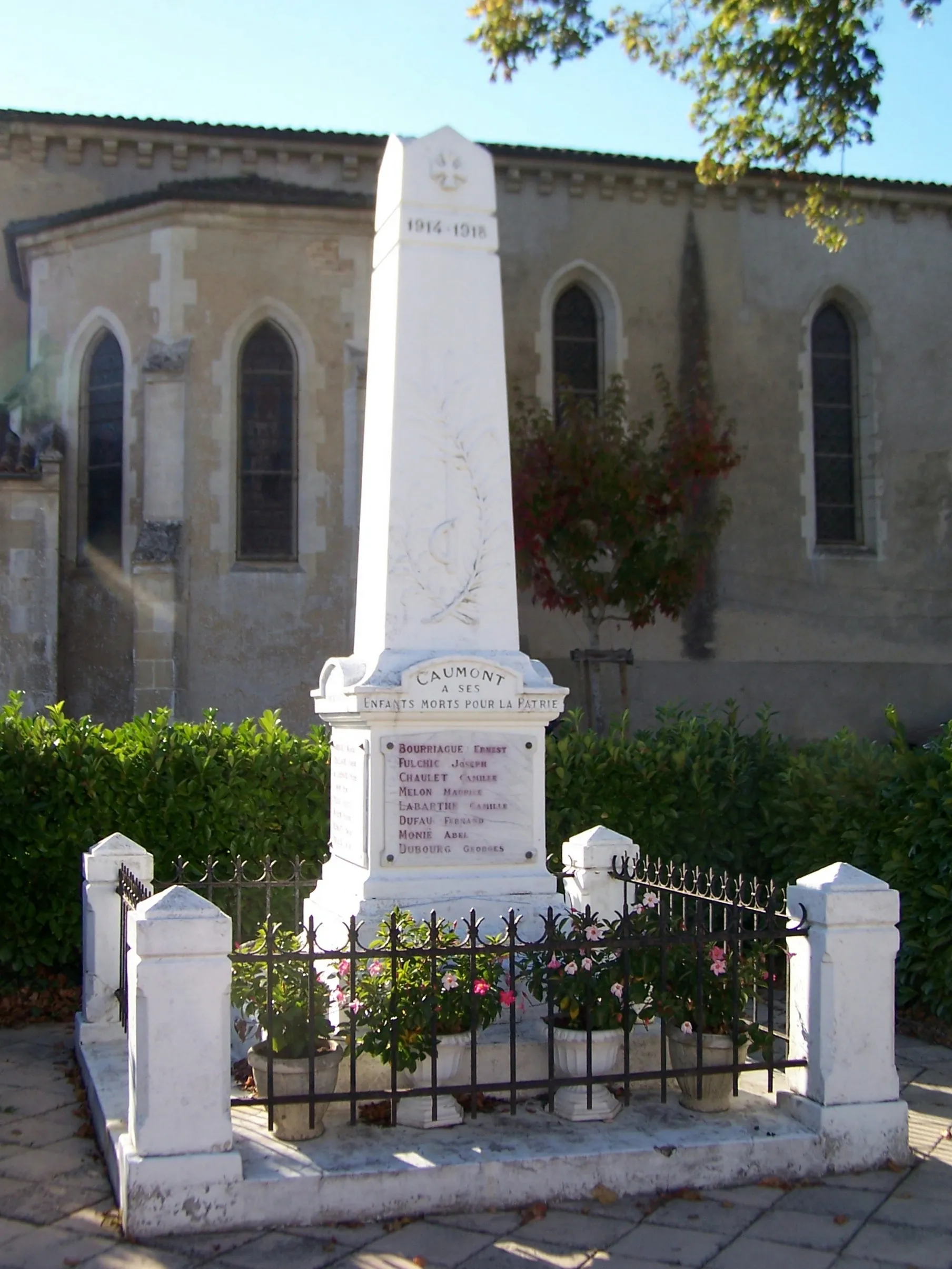 Photo showing: war memorial of Caumont-sur-Garonne (Lot-et-Garonne, France)