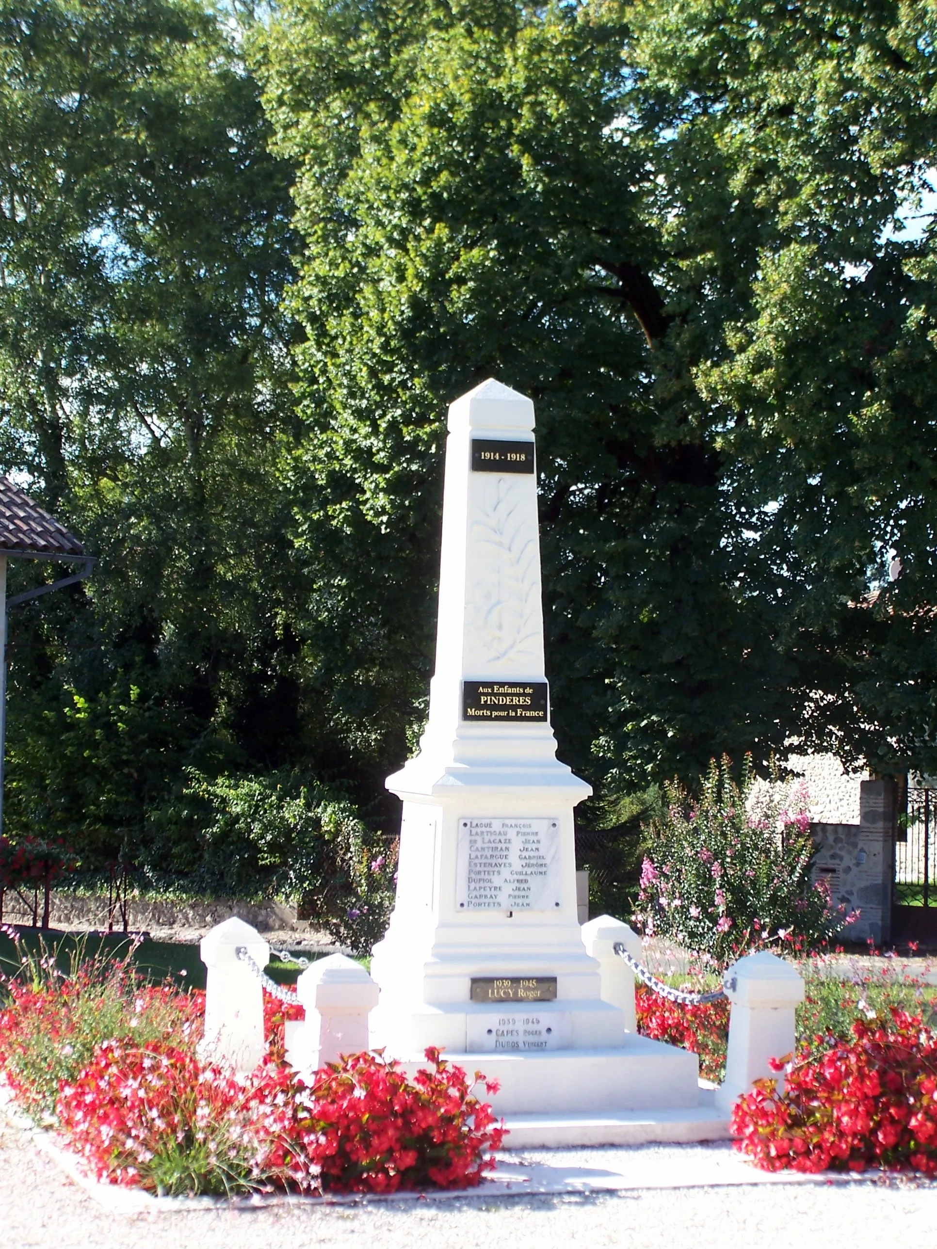 Photo showing: War memorial of Pindères (Lot-et-Garonne, France)