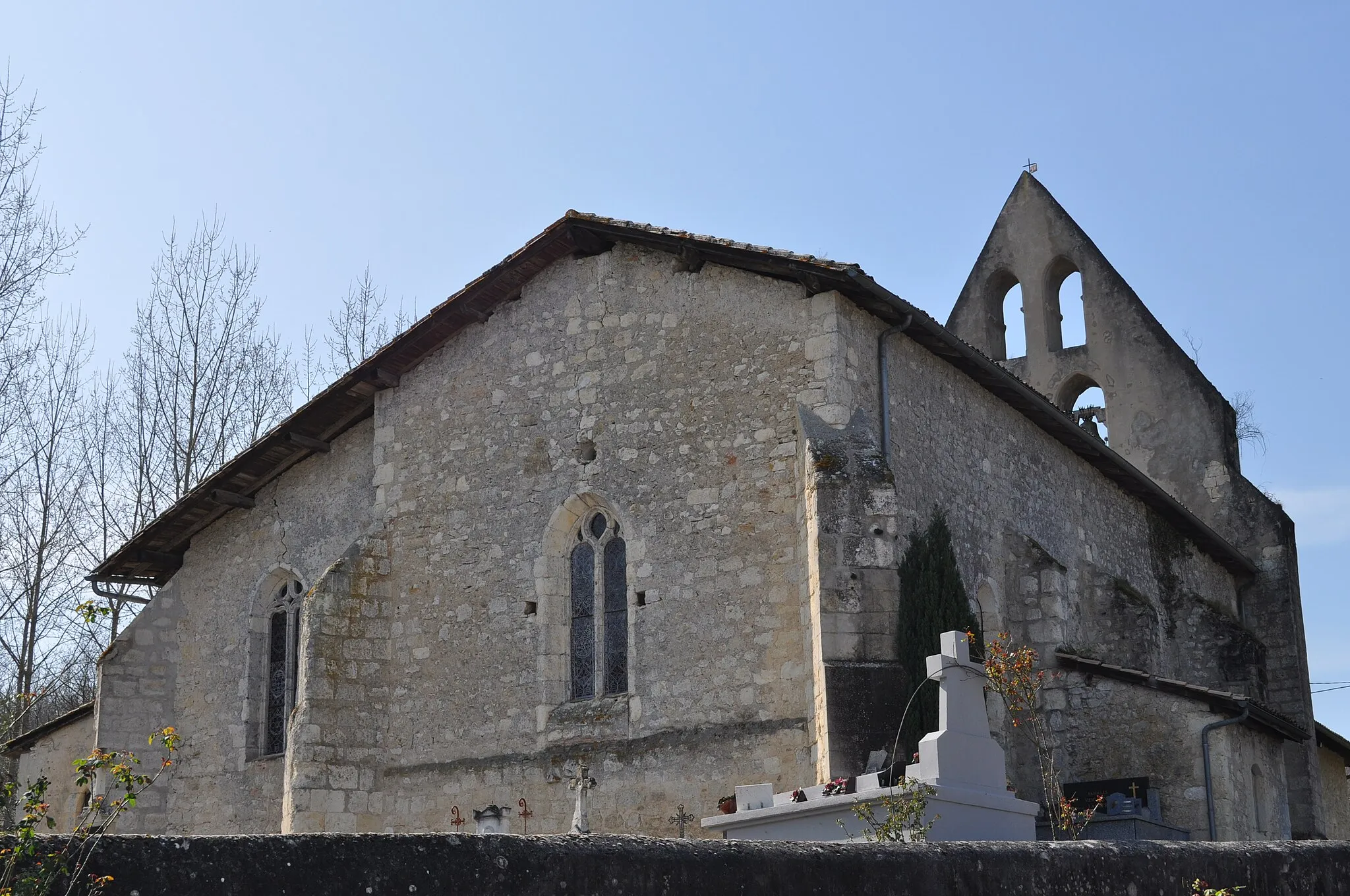 Photo showing: Ábside de la Iglesia de Pousignac