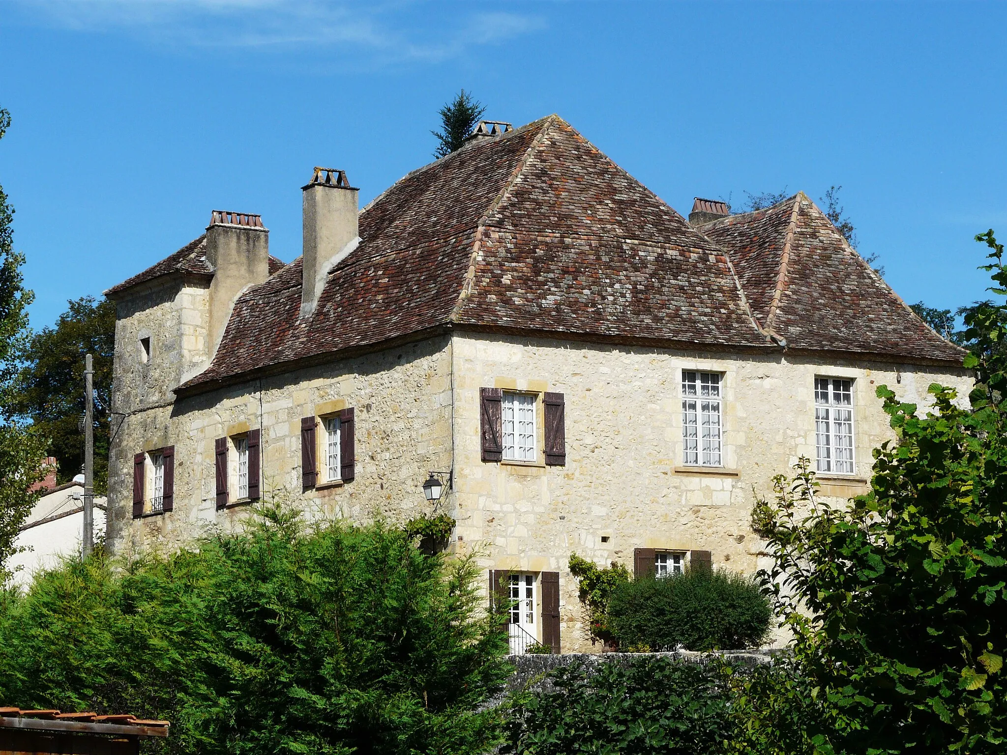 Photo showing: Maison ancienne dans le bourg de Cause-de-Clérans, Dordogne, France.