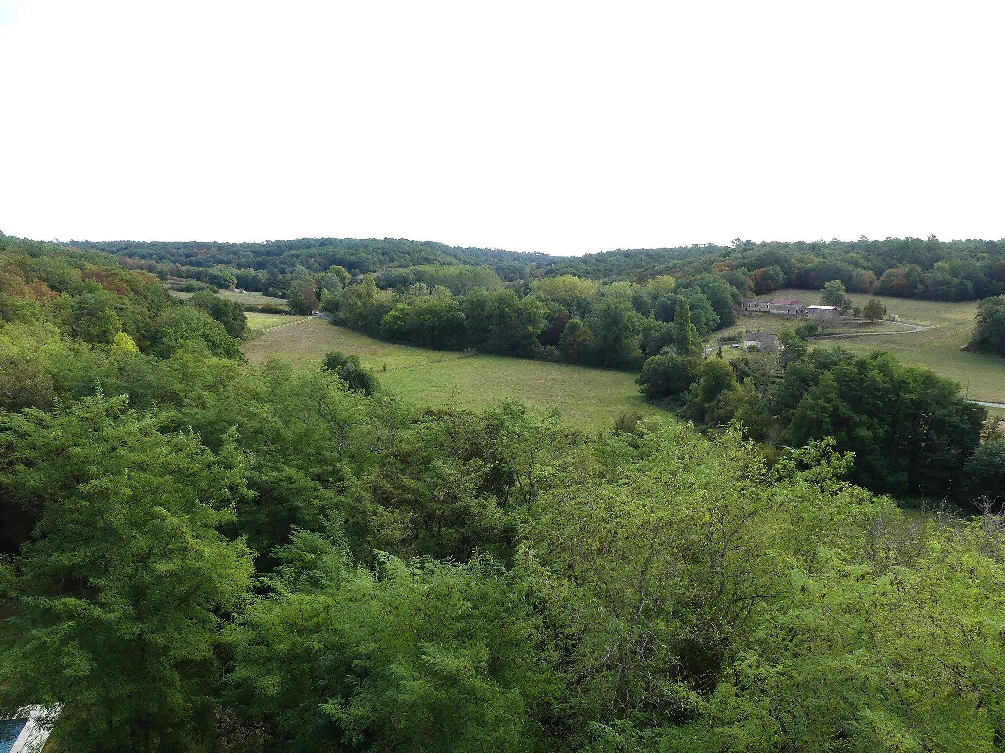 Photo showing: La vallée du Dropt vue depuis le château de Saint-Germain, Gaugeac, Dordogne, France.