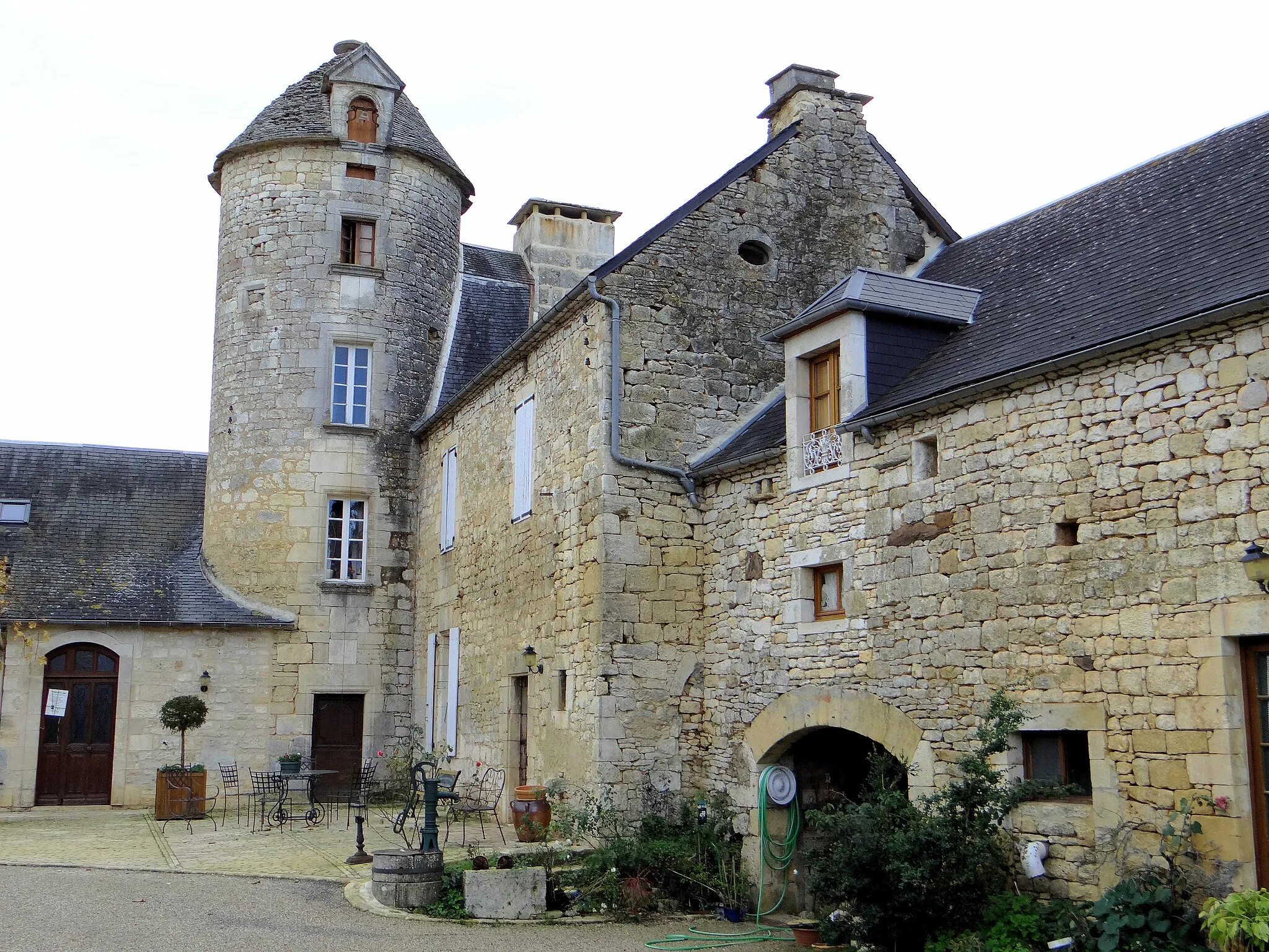 Photo showing: Jayac - Bâtiment à côté du donjon