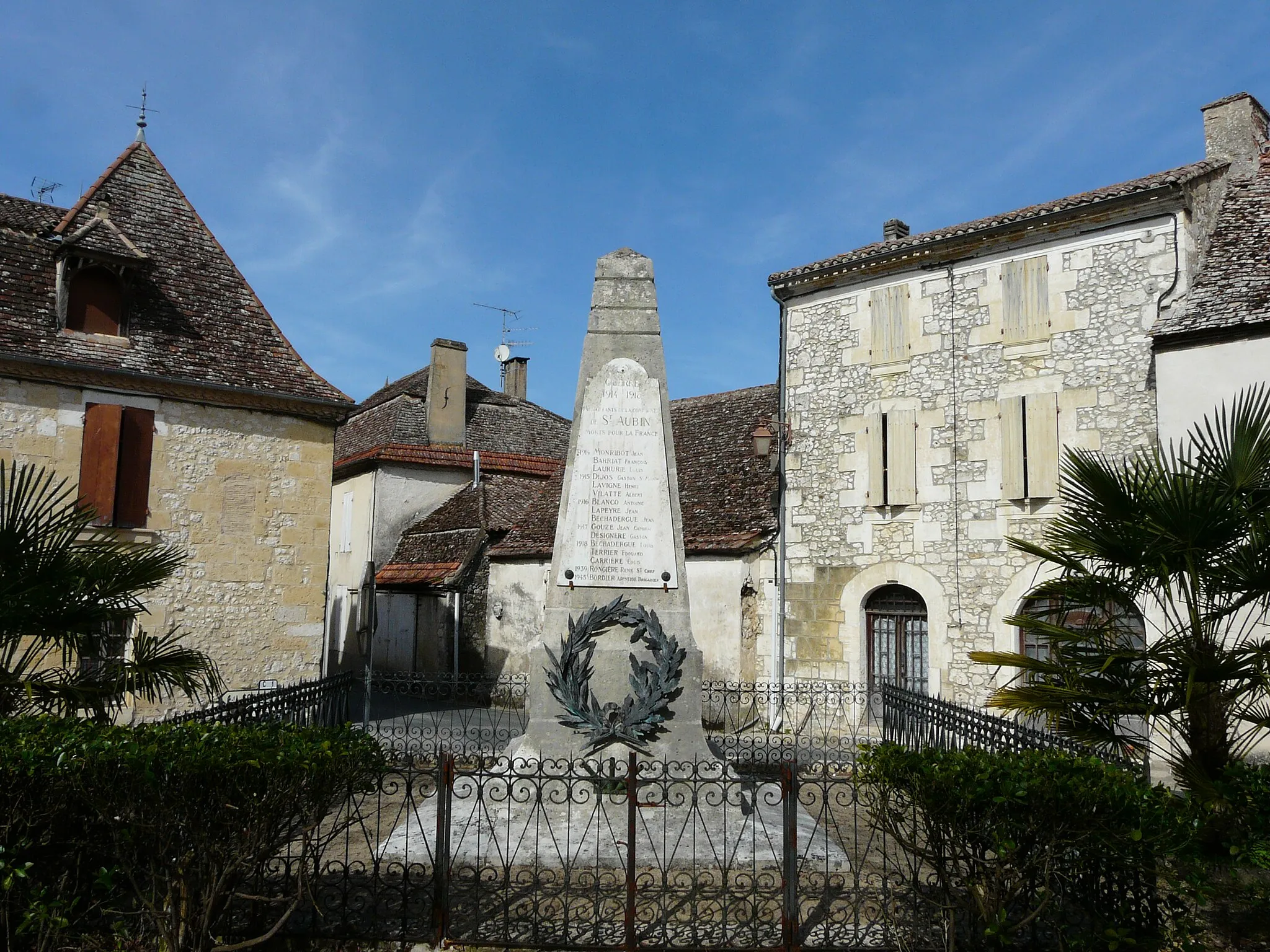 Photo showing: Monument aux morts de Saint-Aubin-de-Lanquais, Dordogne, France.