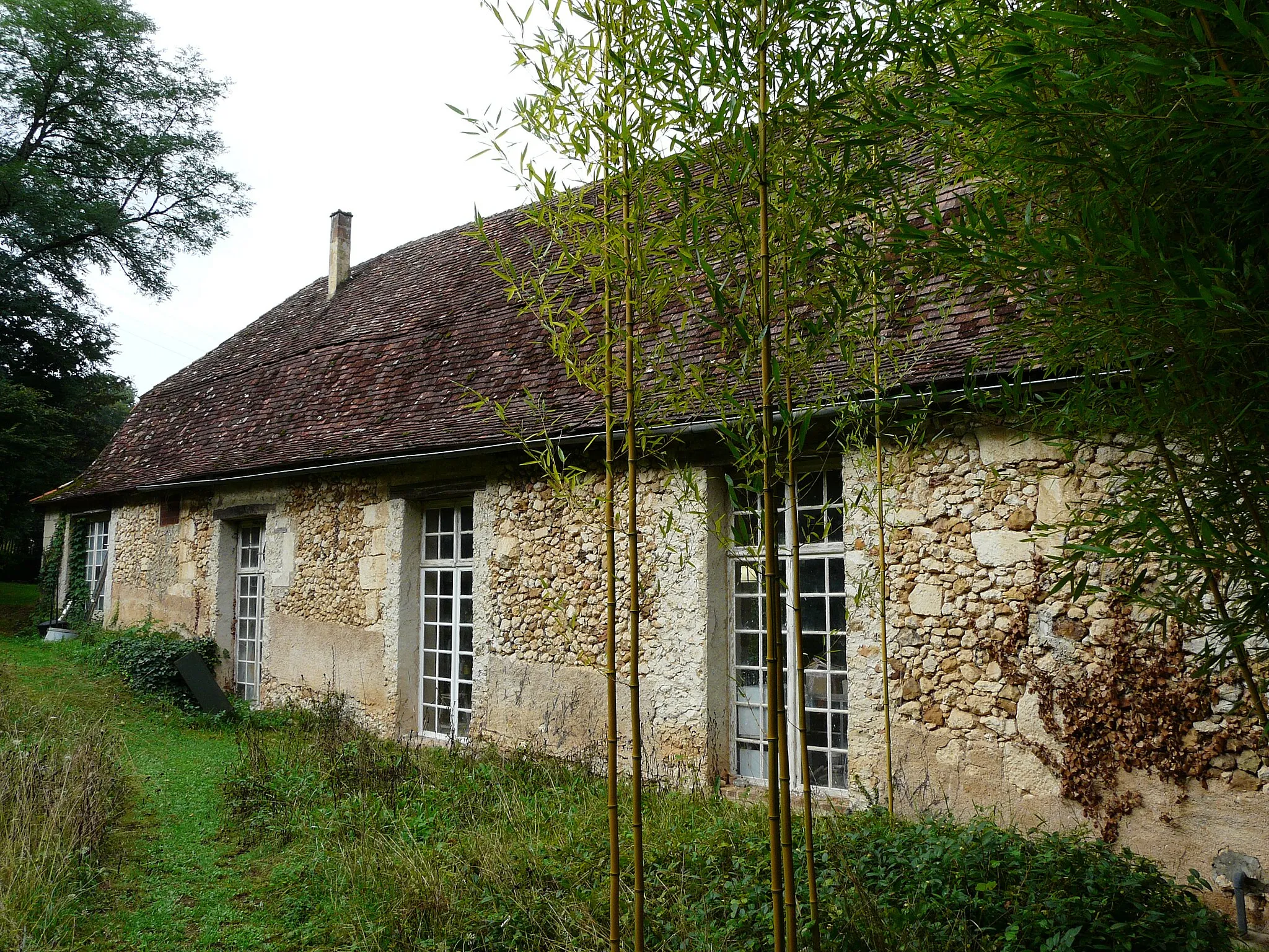 Photo showing: Le bâtiment de l'ancienne orangerie, hospice de Malrigou, Saint-Jean-d'Estissac, Dordogne, France.