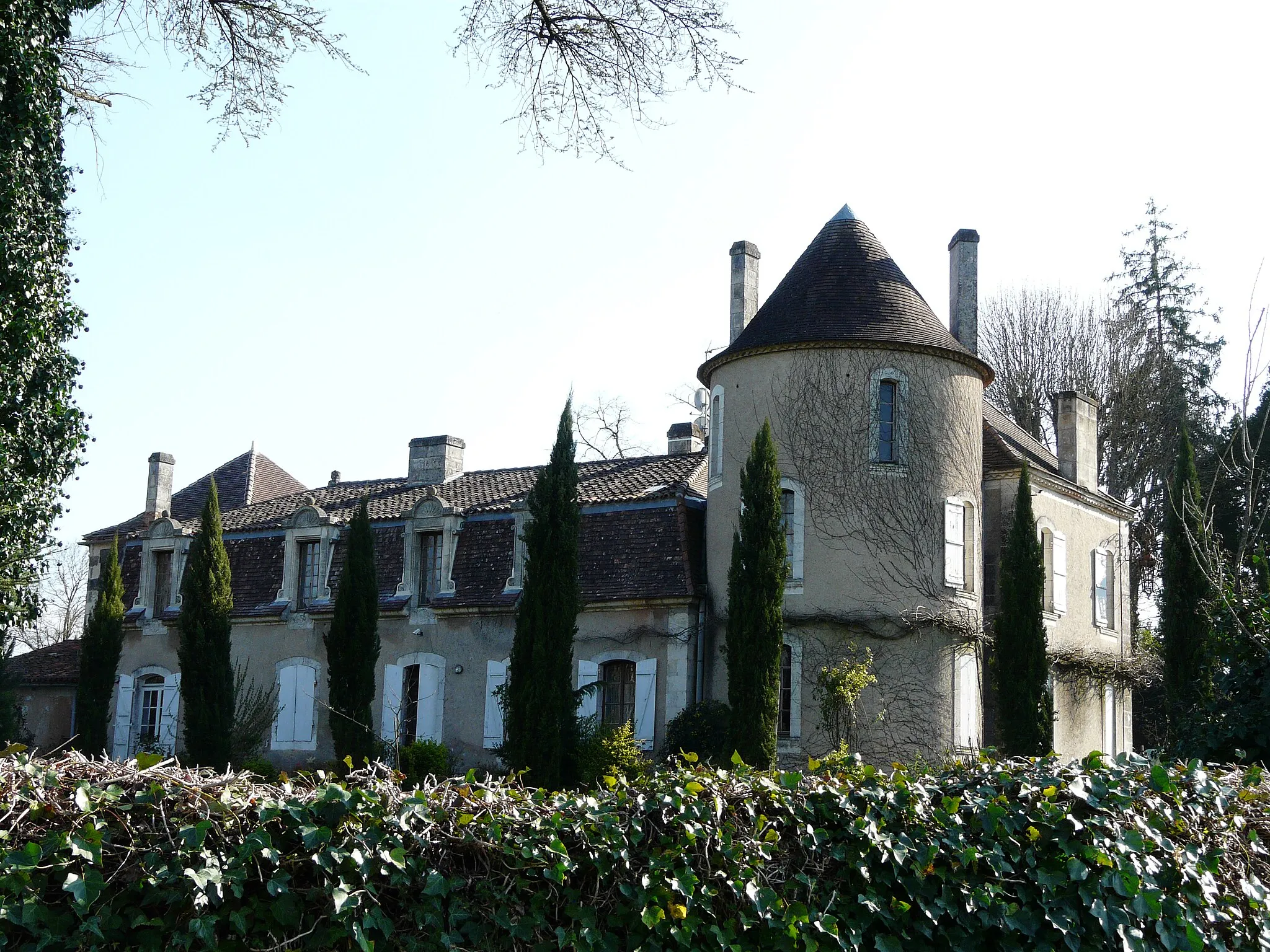 Photo showing: Le manoir (ou la chartreuse) des Gérauds, Saint-Martin-de-Ribérac, Dordogne, France.