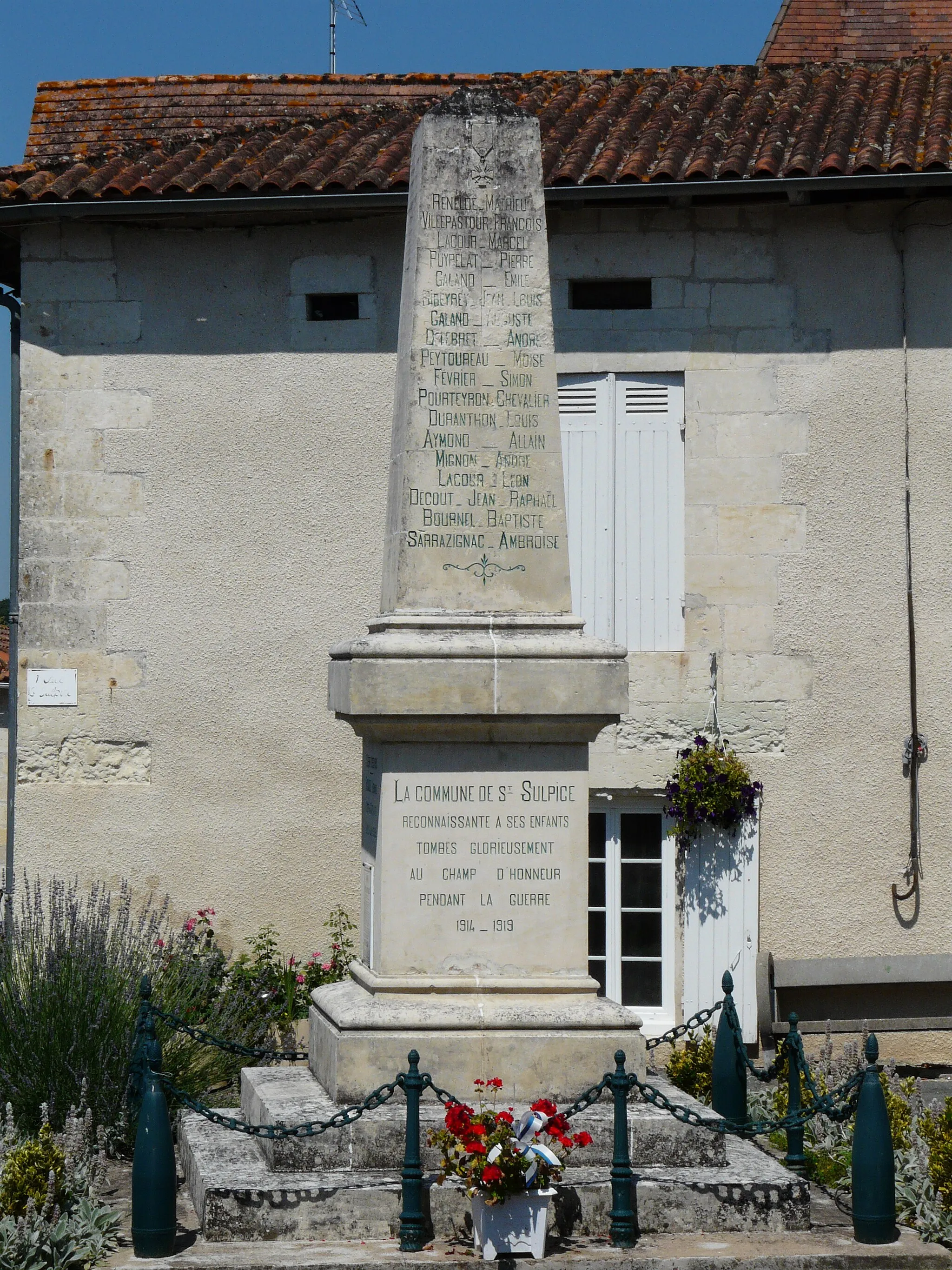 Photo showing: Monument aux morts de Saint-Sulpice-de-Roumagnac, Dordogne, France.