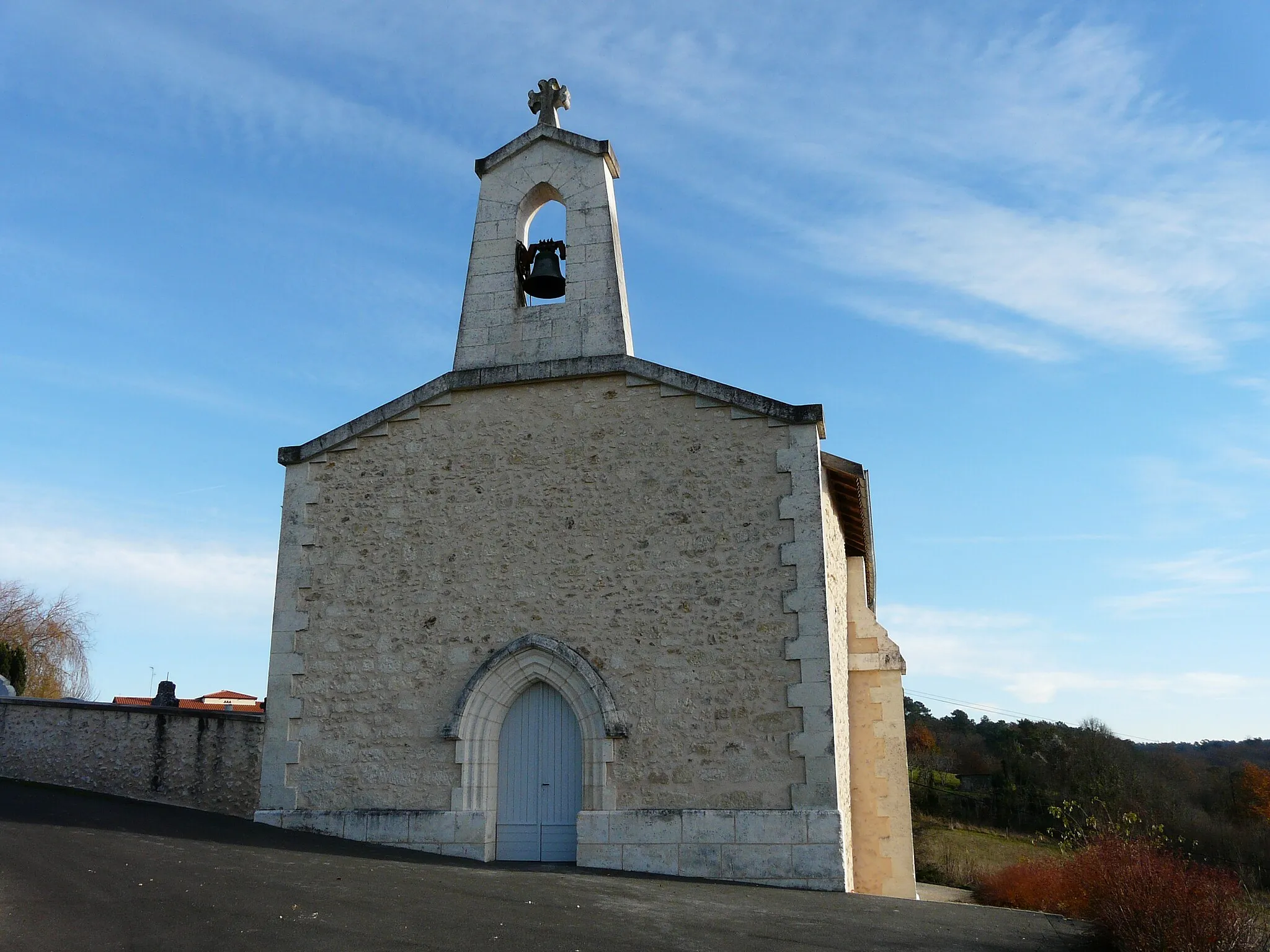 Photo showing: La façade occidentale de l'église Saint-Séverin, Saint-Séverin-d'Estissac, Dordogne, France.