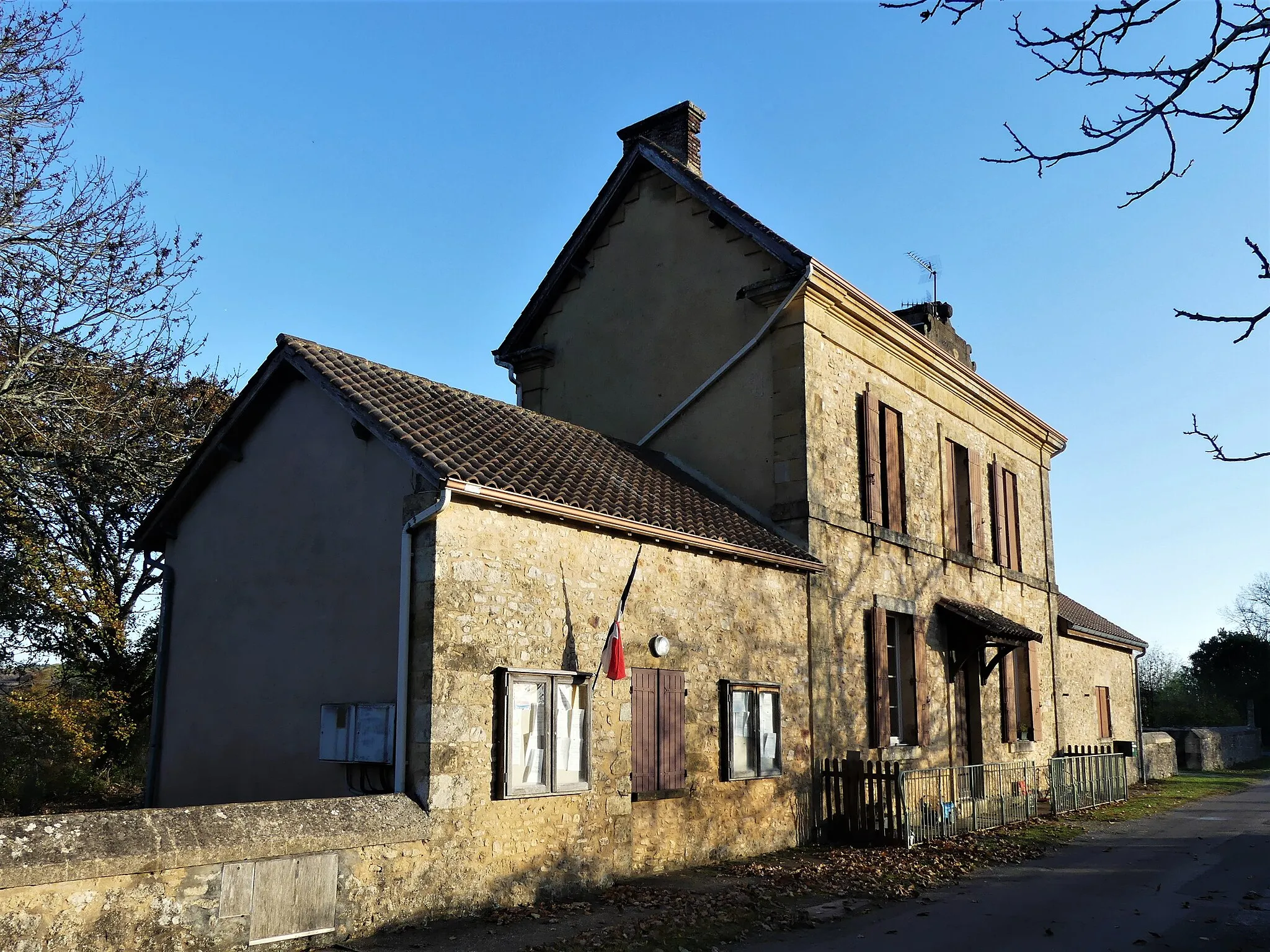 Photo showing: La mairie de Salles-de-Belvès, Dordogne, France