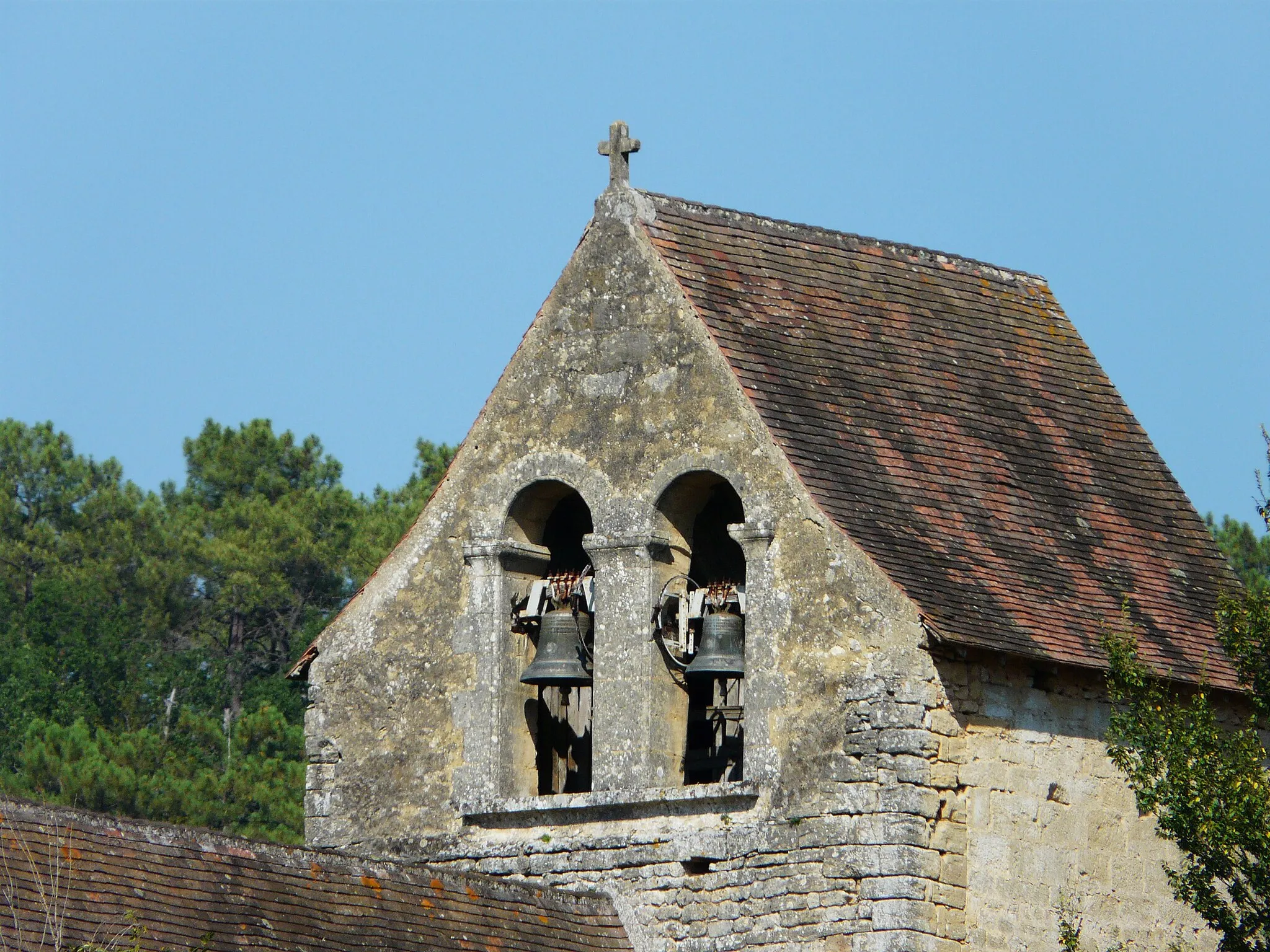 Photo showing: Le clocher de l'église Saint-Denys de Savignac-de-Miremont, Dordogne, France.