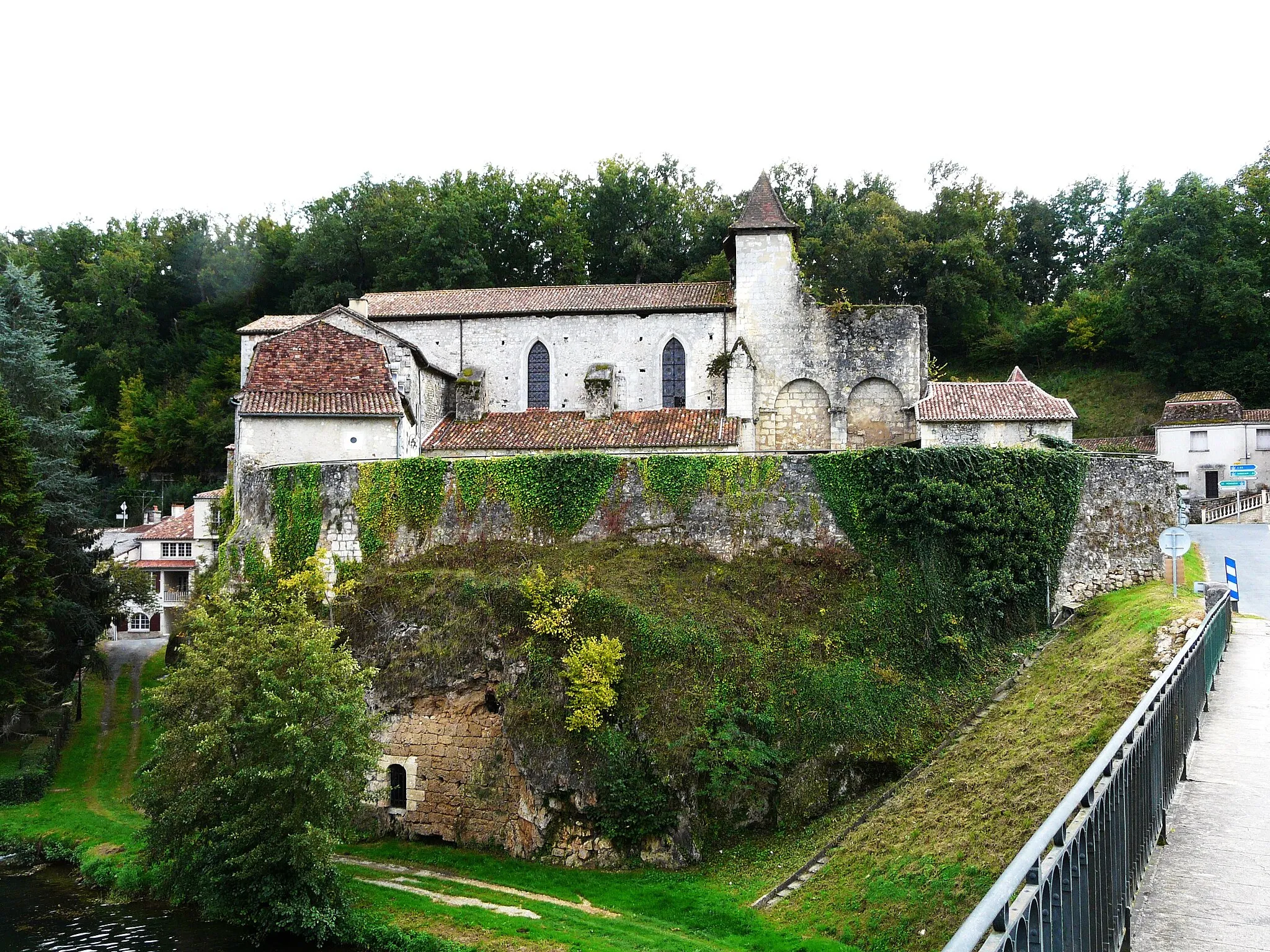 Photo showing: L'église Saint-Pierre et Saint-Paul, Sourzac, Dordogne, France