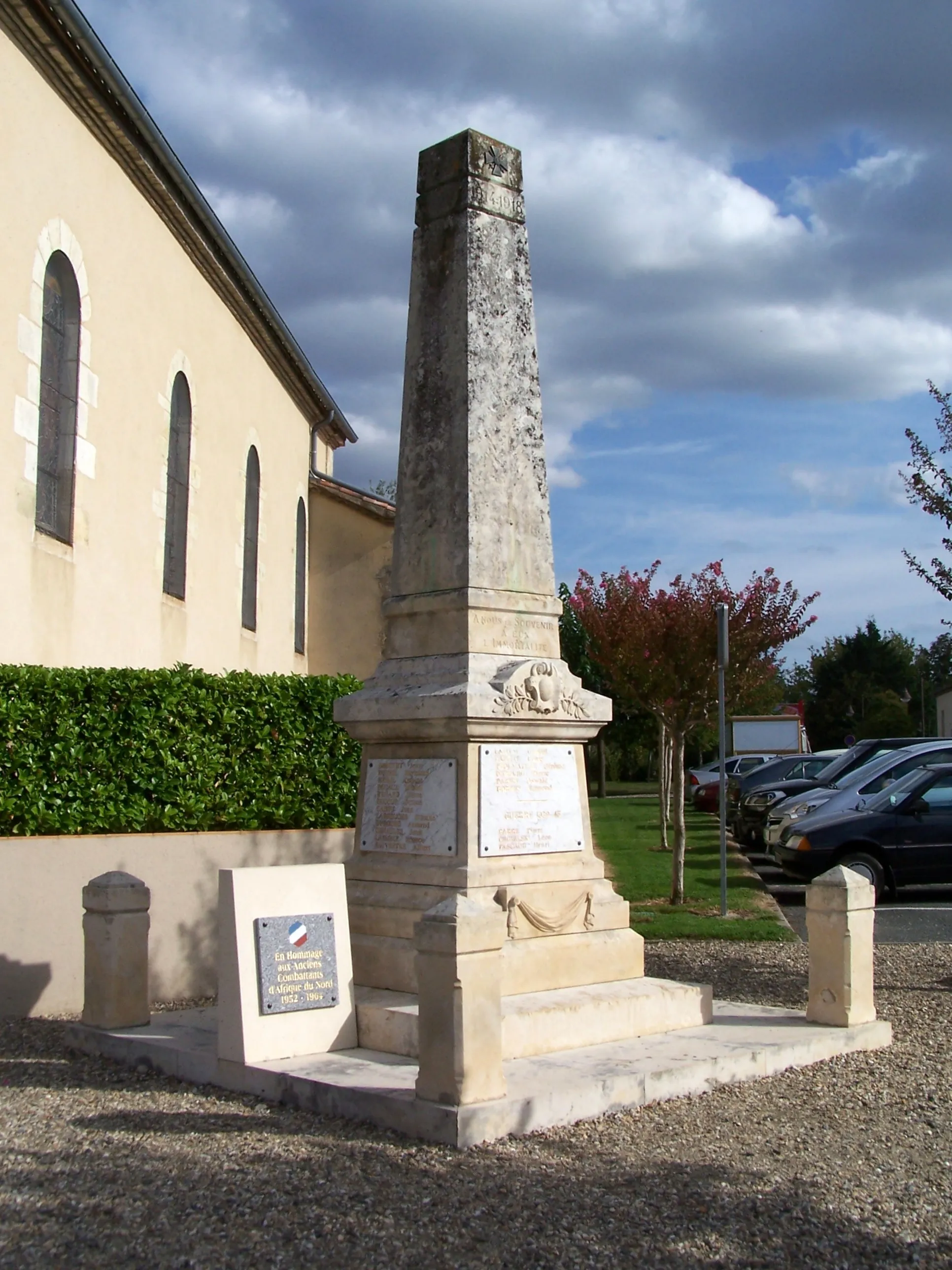Photo showing: War memorial of Marcellus (Lot-et-Garonne, France)