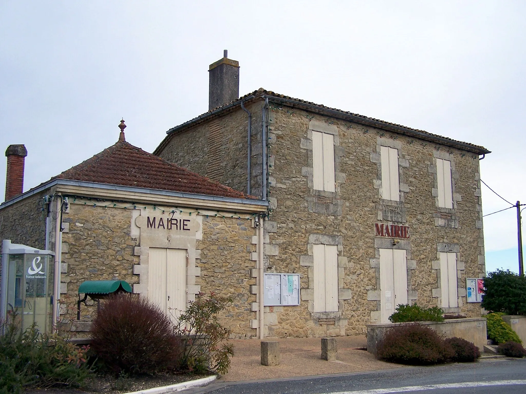 Photo showing: Town hall of Noaillac (Gironde, France)