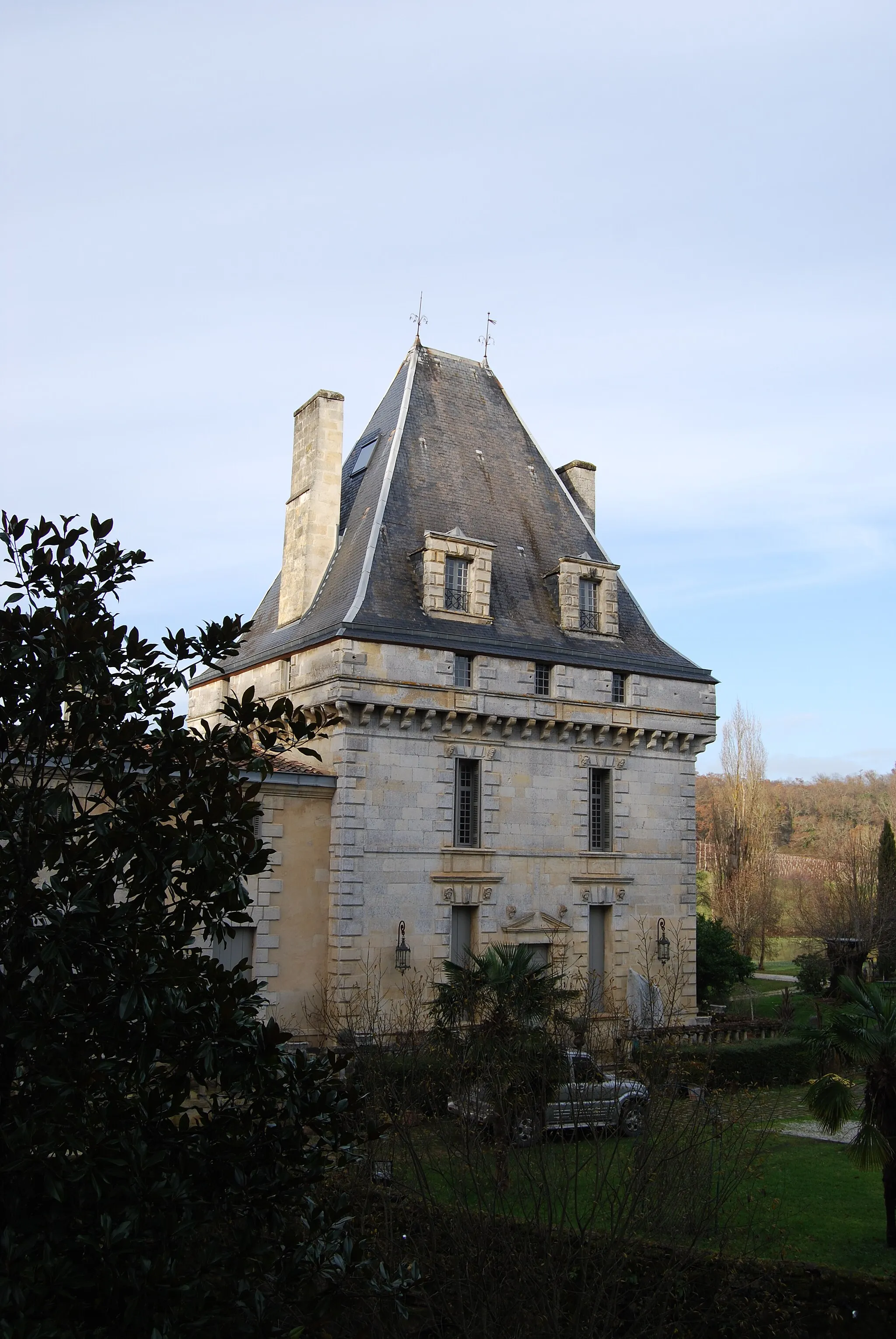 Photo showing: This building is indexed in the base Mérimée, a database of architectural heritage maintained by the French Ministry of Culture, under the reference PA33000007 .