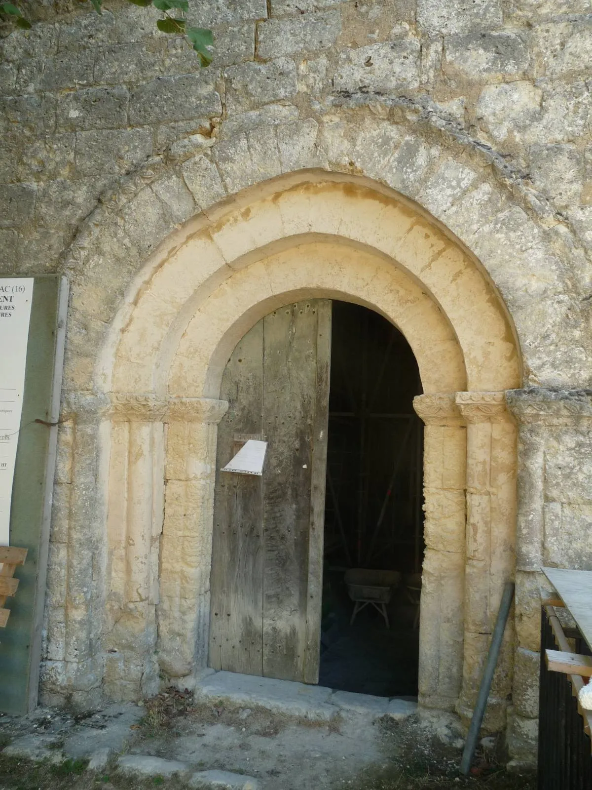 Photo showing: church of Médillac, Charente, SW France