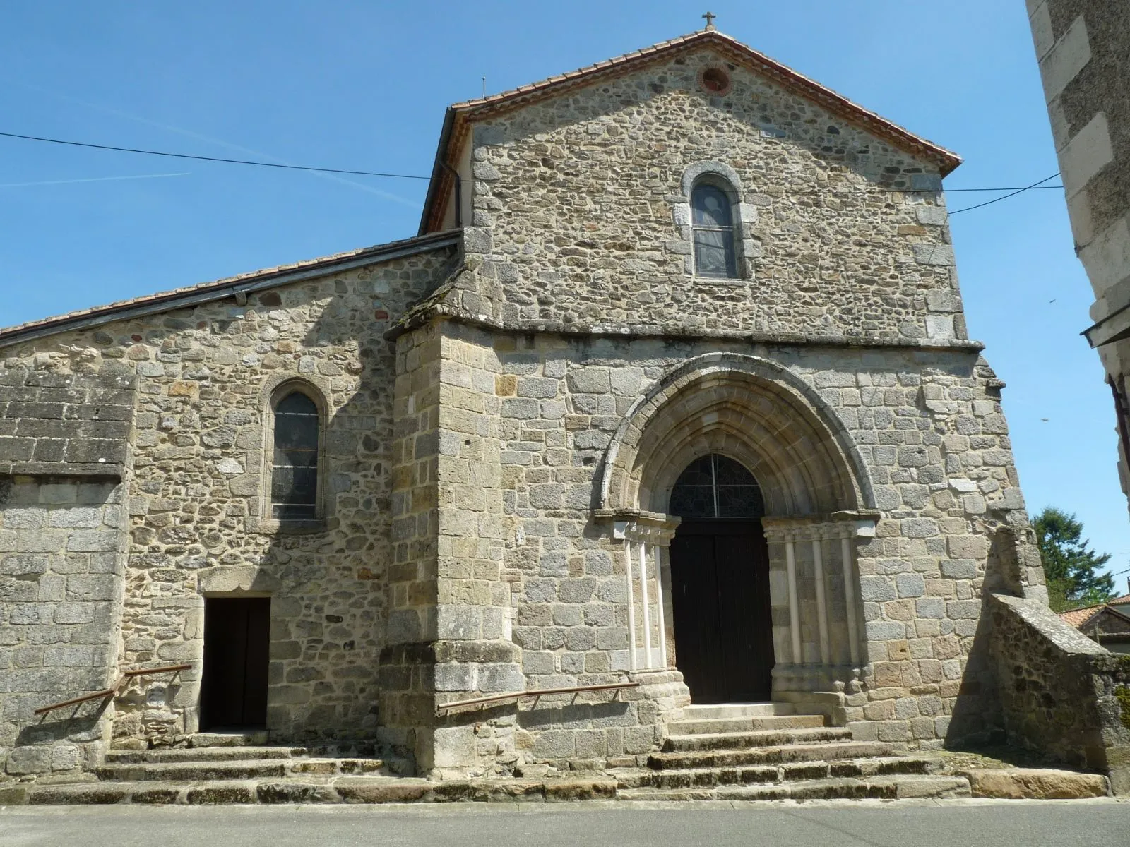 Photo showing: église de Roussines, Charente, France