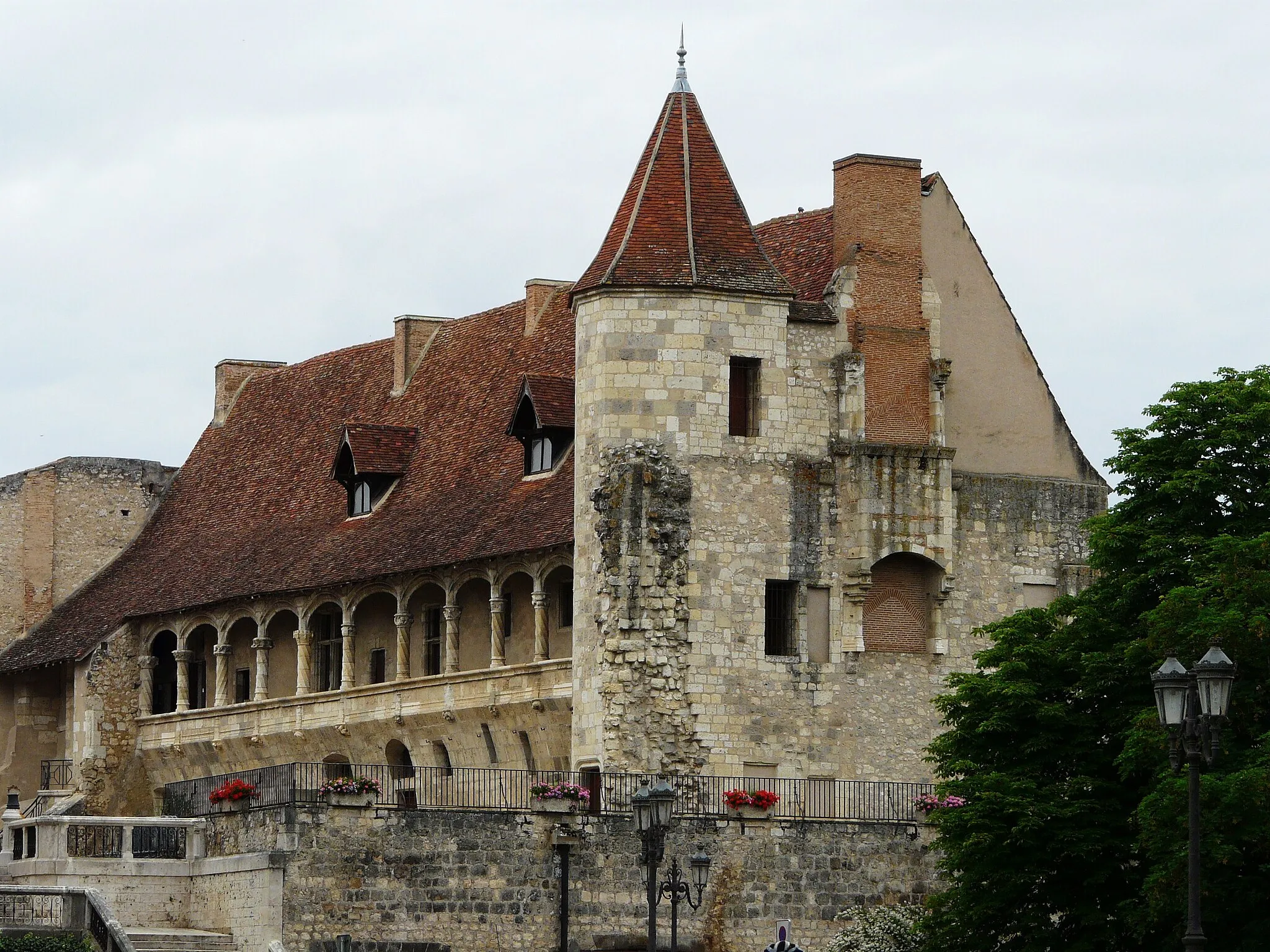 Photo showing: Le château de Nérac, Lot-et-Garonne, France.