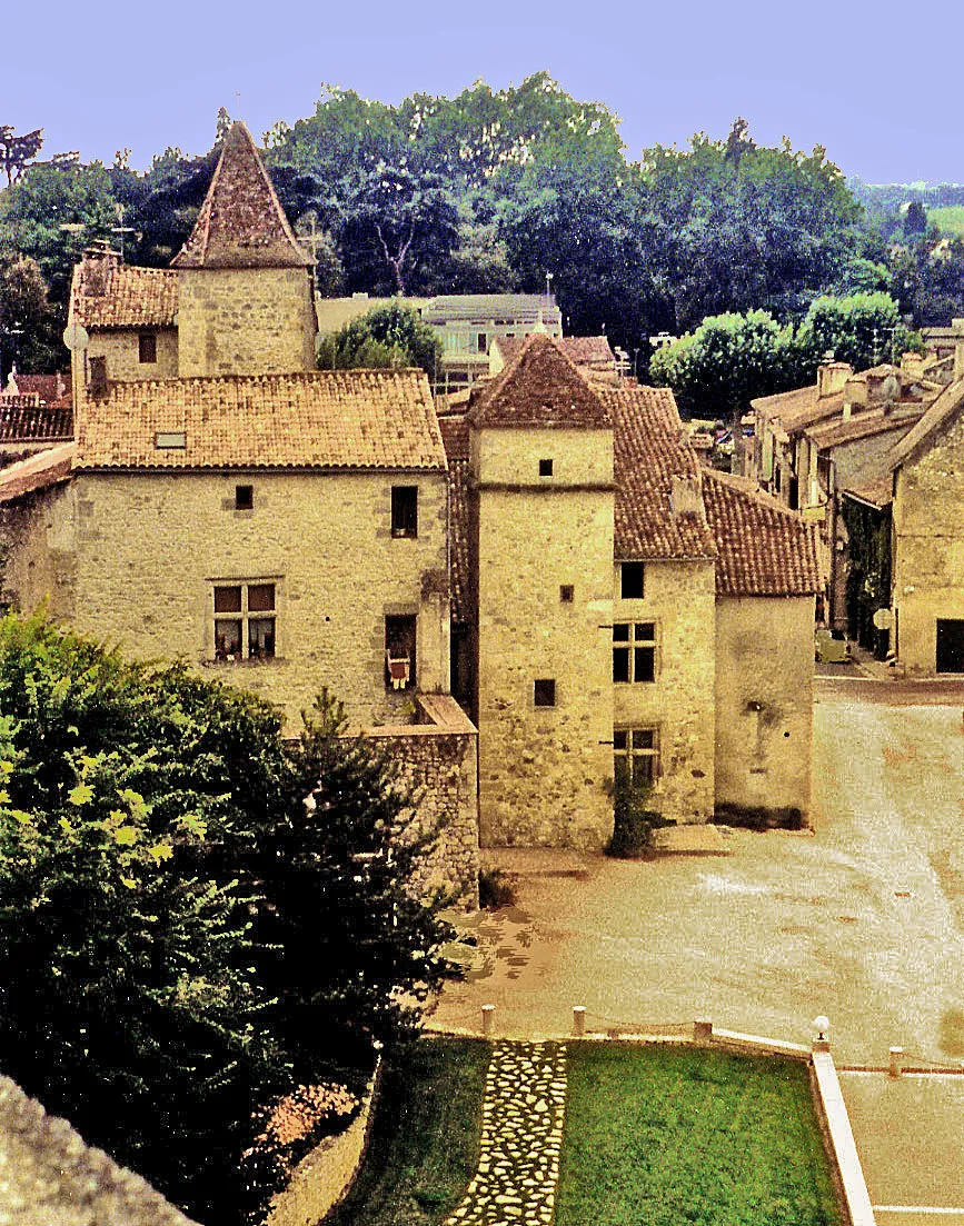 Photo showing: This building is indexed in the base Mérimée, a database of architectural heritage maintained by the French Ministry of Culture, under the reference PA00084283 .