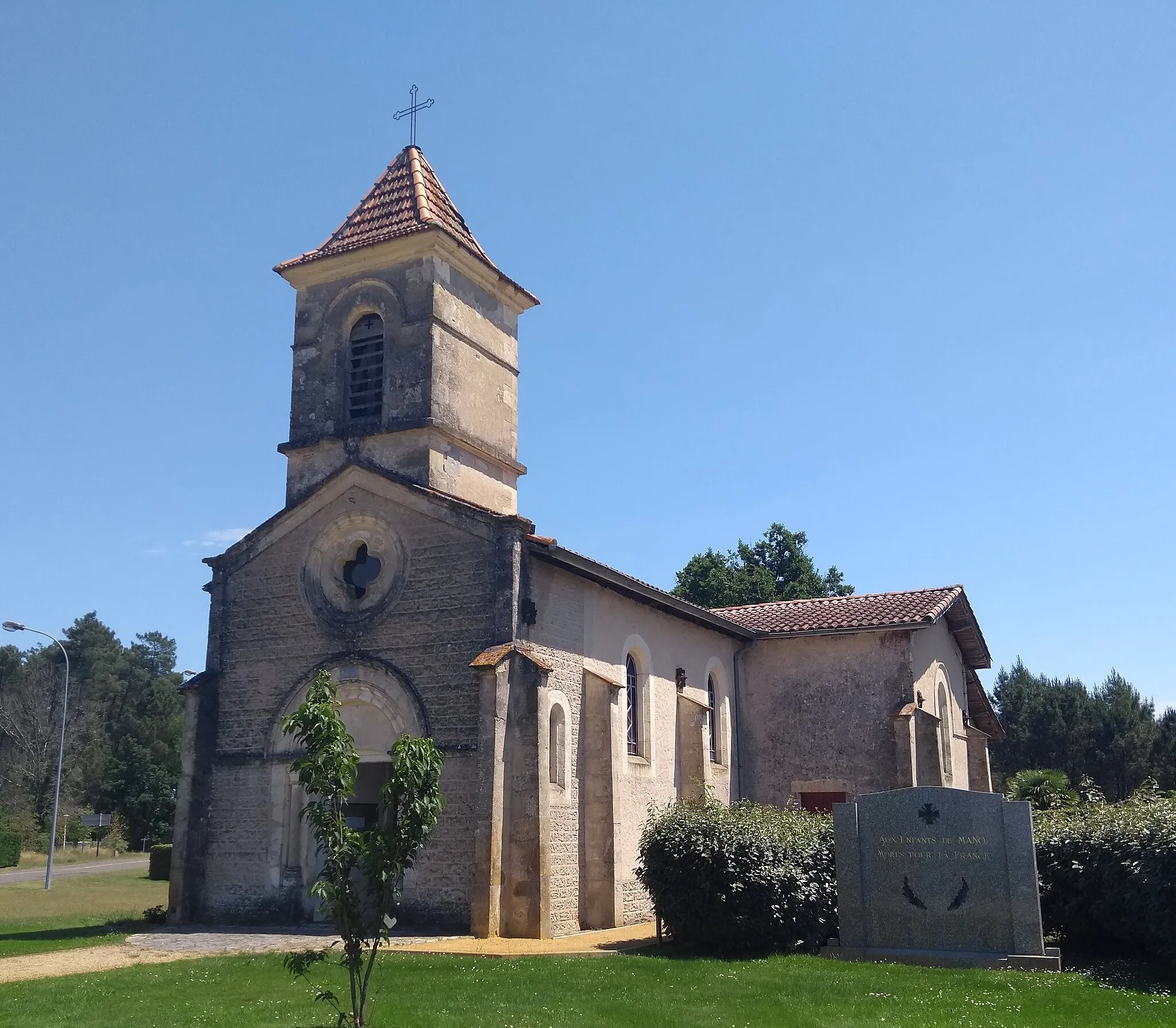Photo showing: Église Notre-Dame-et-Saint-Antoine de Mano. 2019