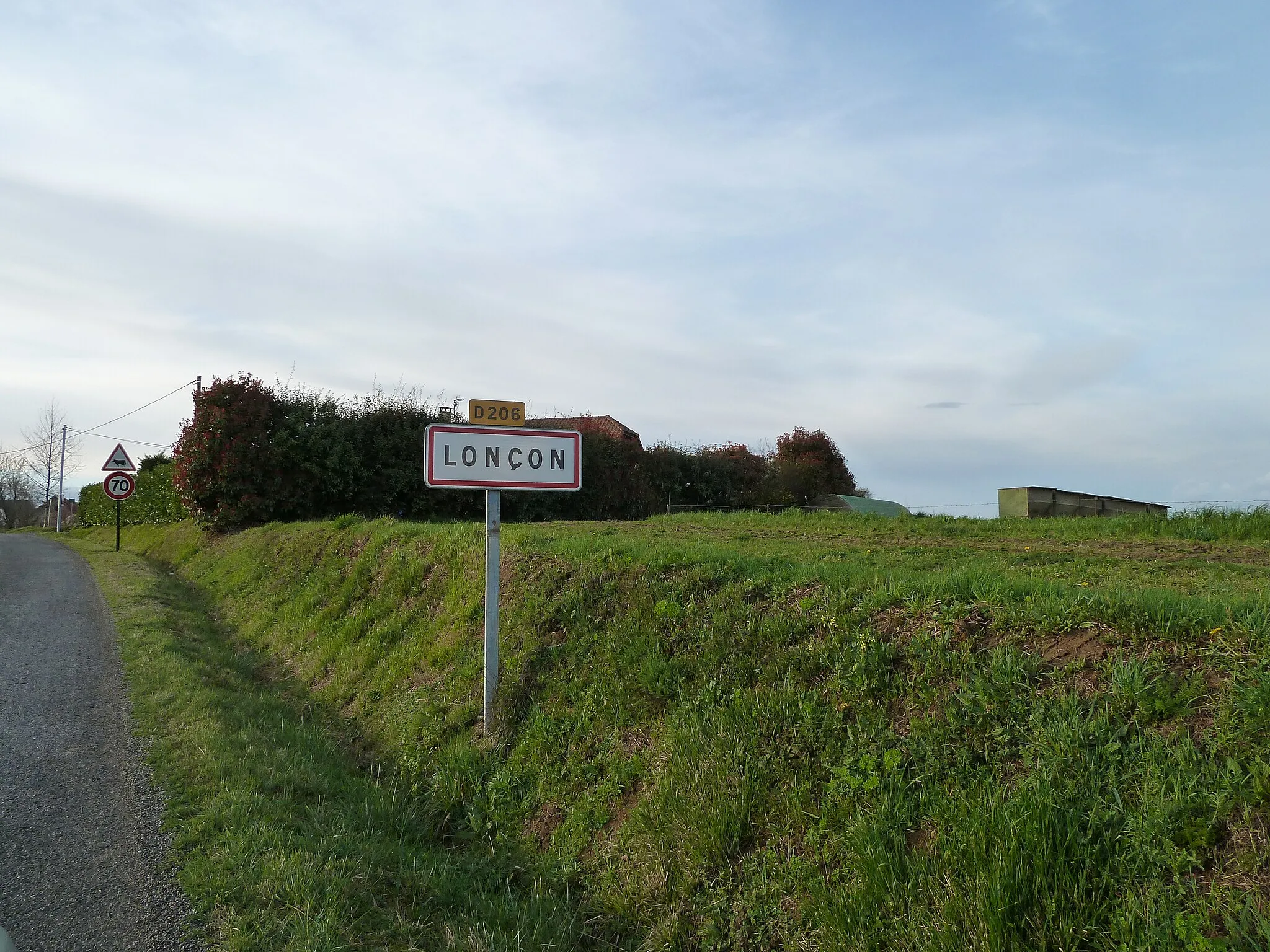 Photo showing: Entrée dans Lonçon